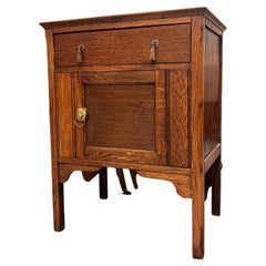 Armoire vintage en chêne anglais avec élément de design Arts and Crafts et Mission