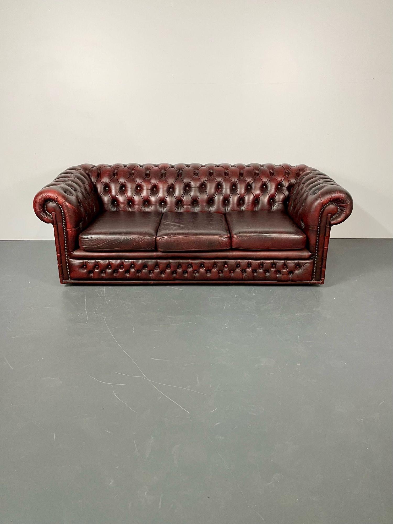 Georgian Oxblood Leather Chesterfield Sofa, Settee Faux Bamboo Front, Tufted In Good Condition In Stamford, CT