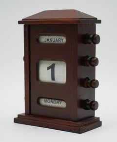 VINTAGE ENGLISH PERPETUAL DESK CALENDAR DECORATiVE