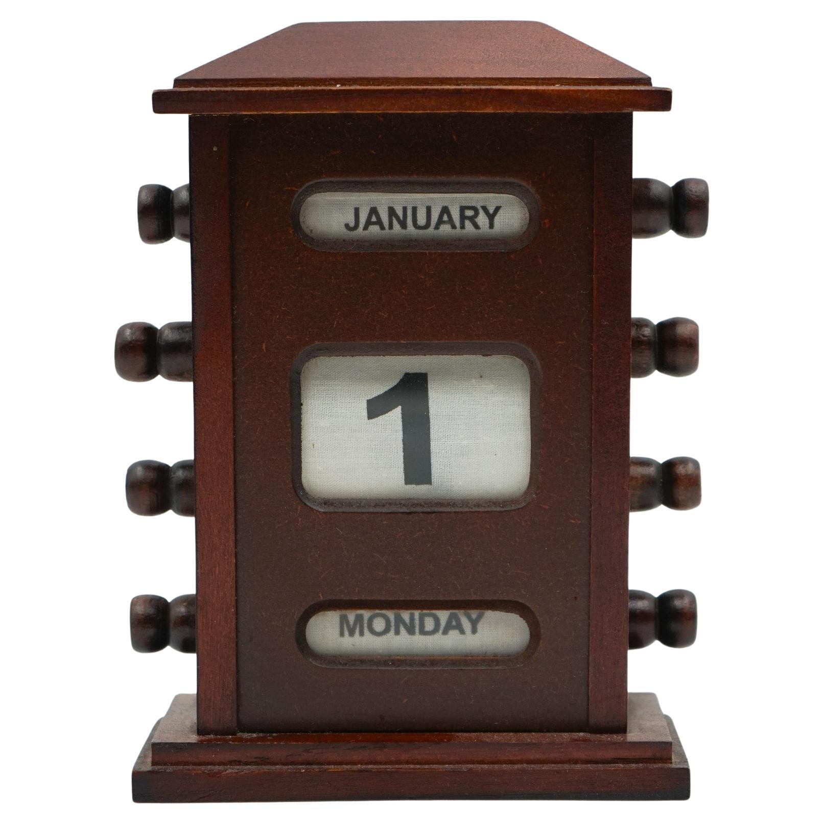 VINTAGE ENGLISH PERPETUAL DESK CALENDAR DECORATiVE