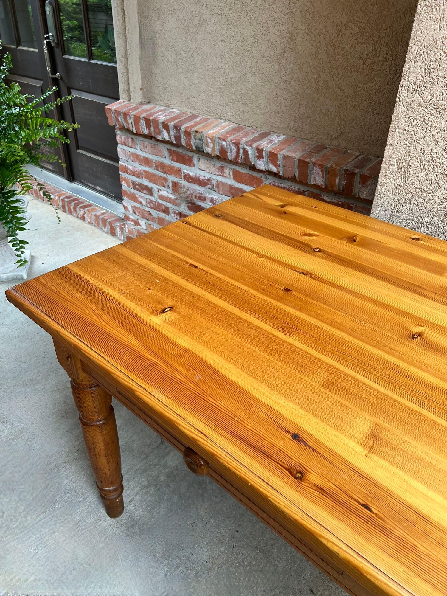 Vintage English Pine Farm Dining Table Kitchen Island Sofa Table Farmhouse In Good Condition For Sale In Shreveport, LA