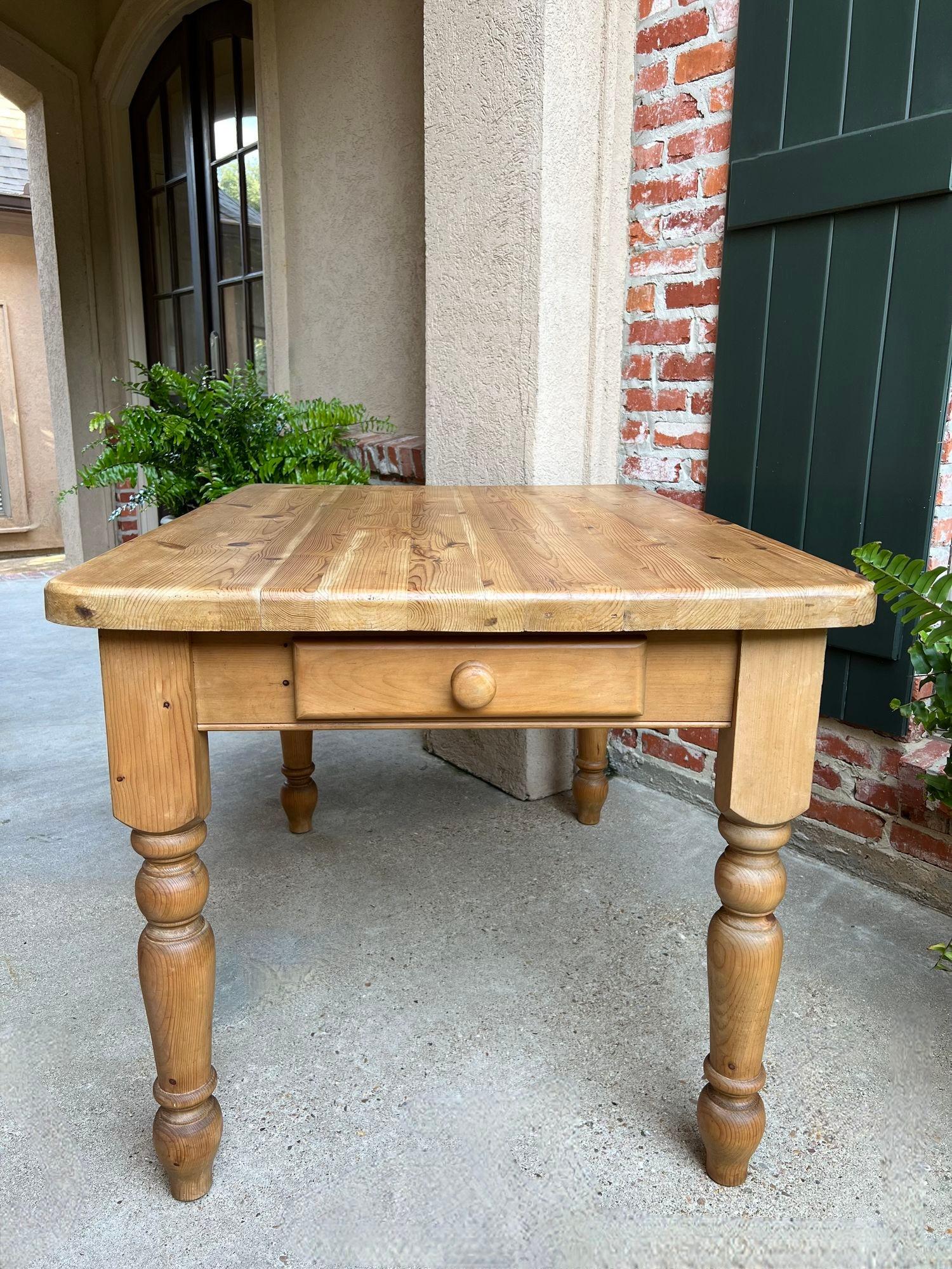 Vintage English Pine Farm Table Kitchen Island Sofa Table Farmhouse Country In Good Condition For Sale In Shreveport, LA