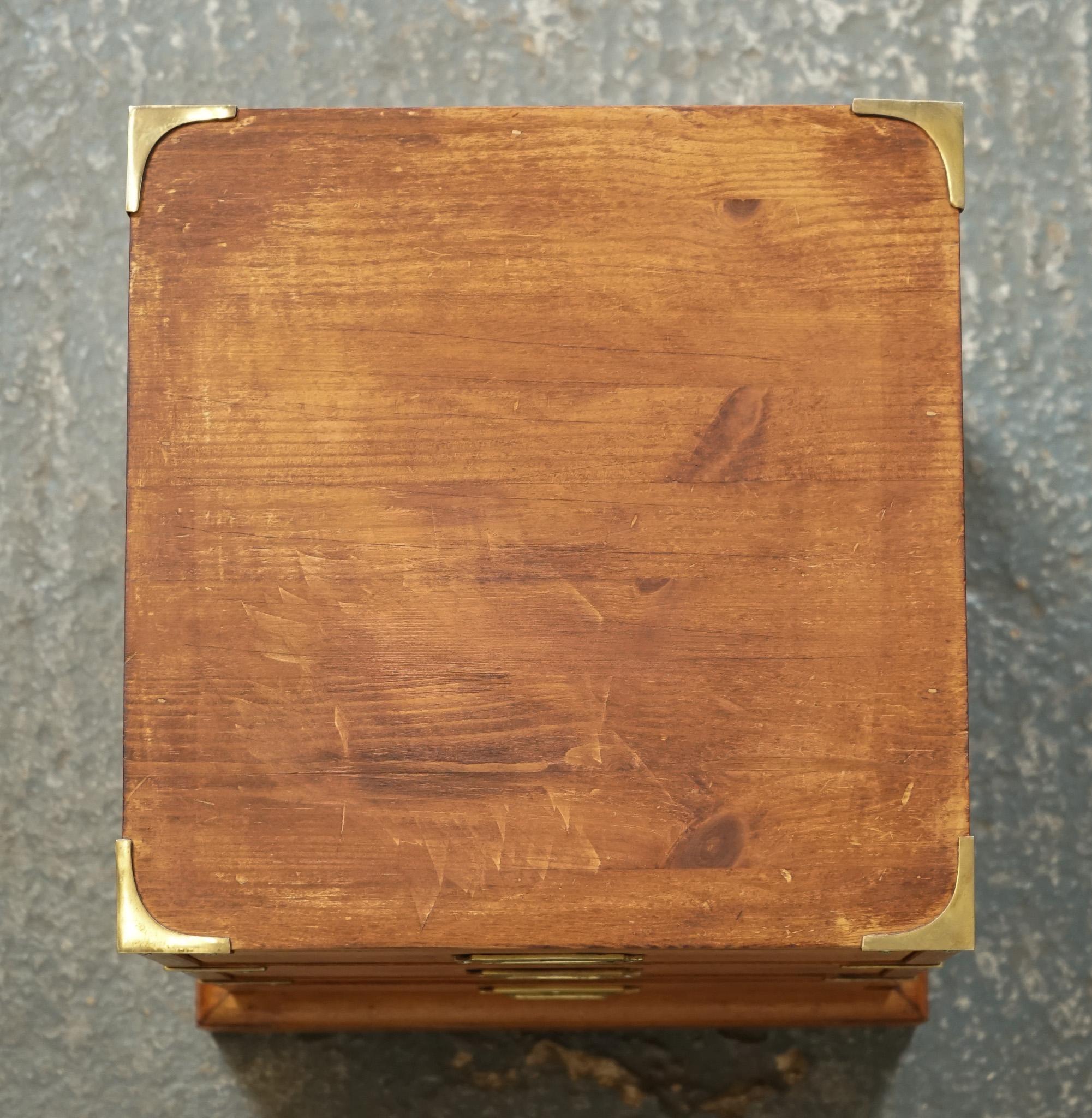 VINTAGE ENGLISH PINE MILITARY CAMPAIGN BEDSIDE TABLE NiGHTSTAND DRAWERS In Good Condition In Pulborough, GB