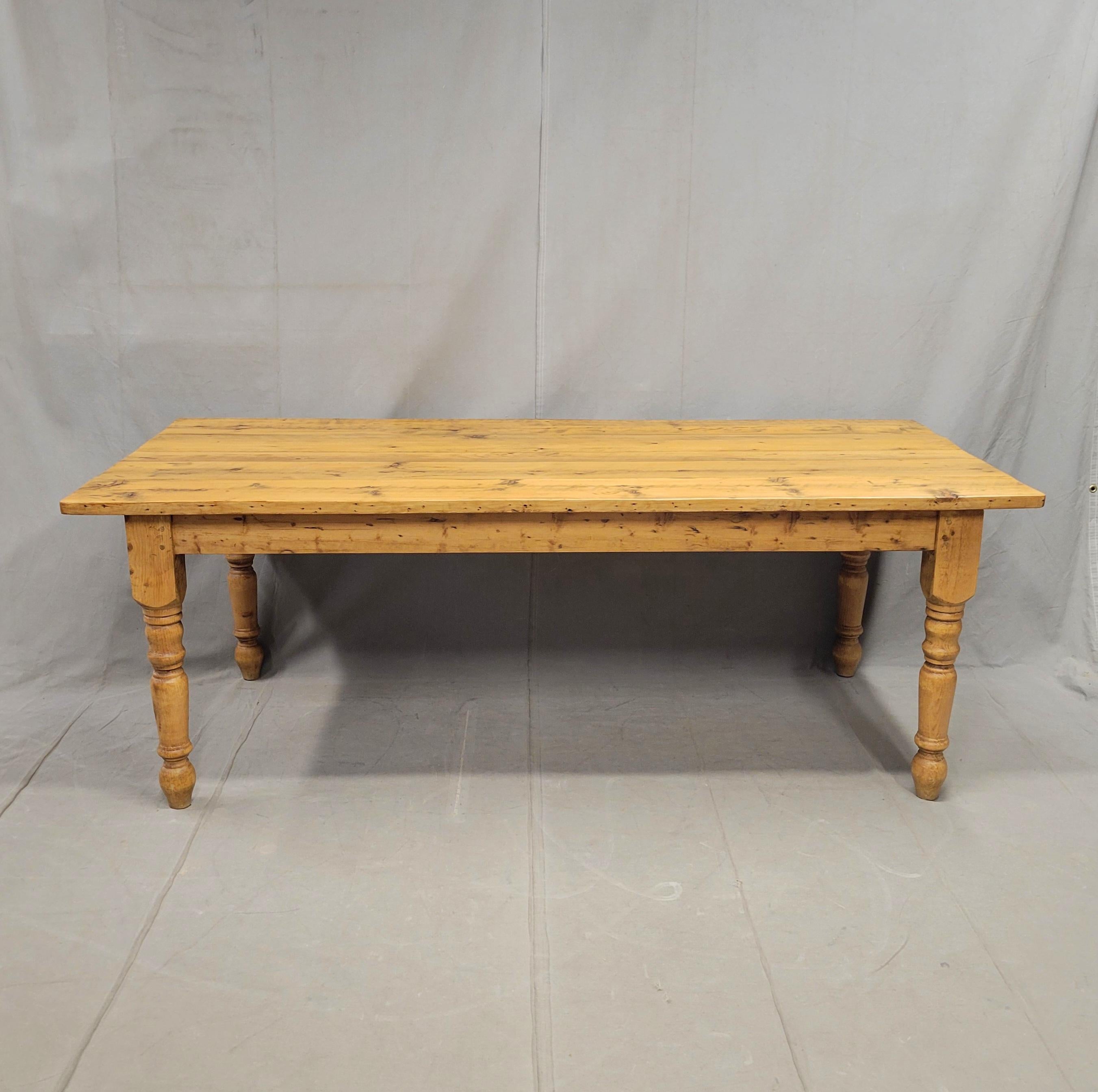 A beautiful vintage mid to late 20th century English rustic pine farmhouse table which seats 8 comfortably. Beautiful turned legs offer character as well as stability. The light pine has wonderful old character but has been recently varnished to