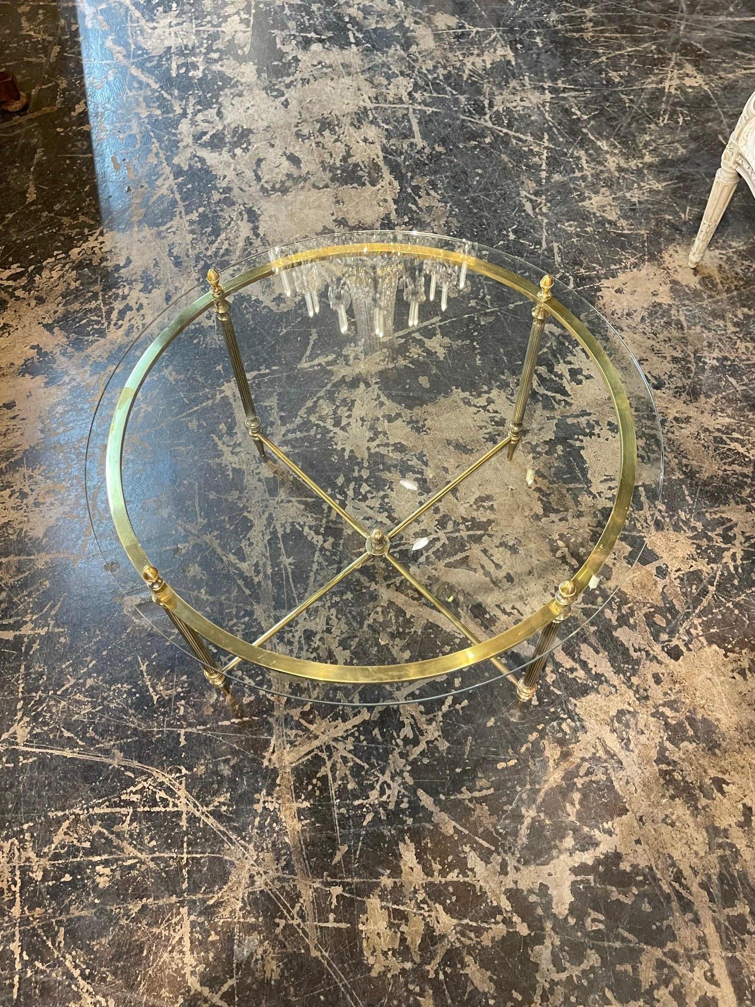 Vintage English Polished Brass Round Coffee Table In Good Condition In Dallas, TX