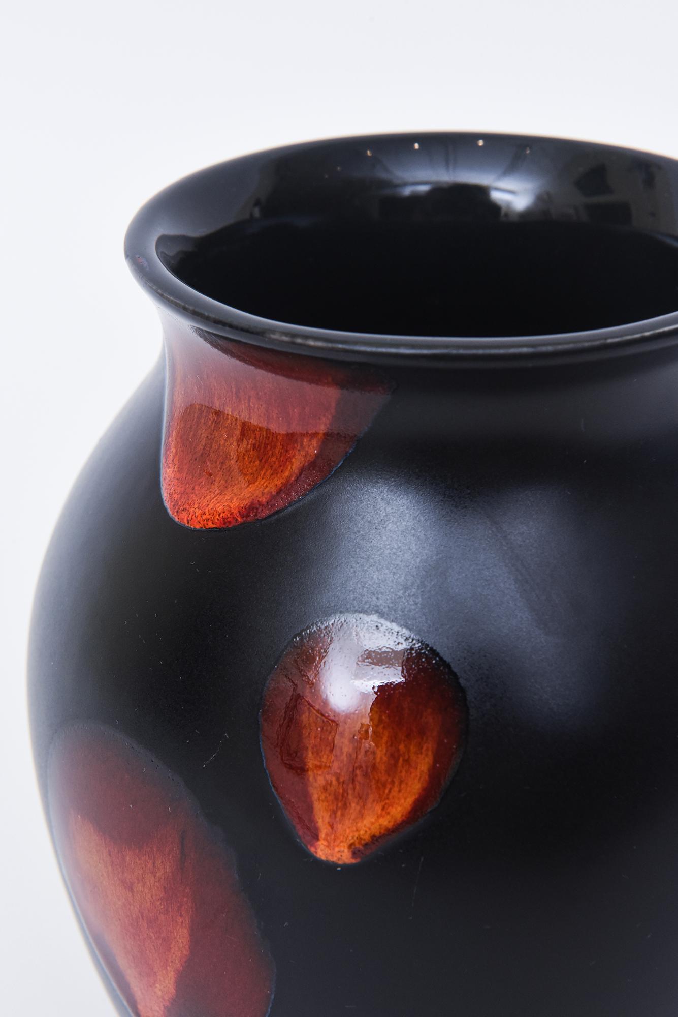 Vase abstrait vintage en céramique POOL rouge et noir Bon état - En vente à North Miami, FL