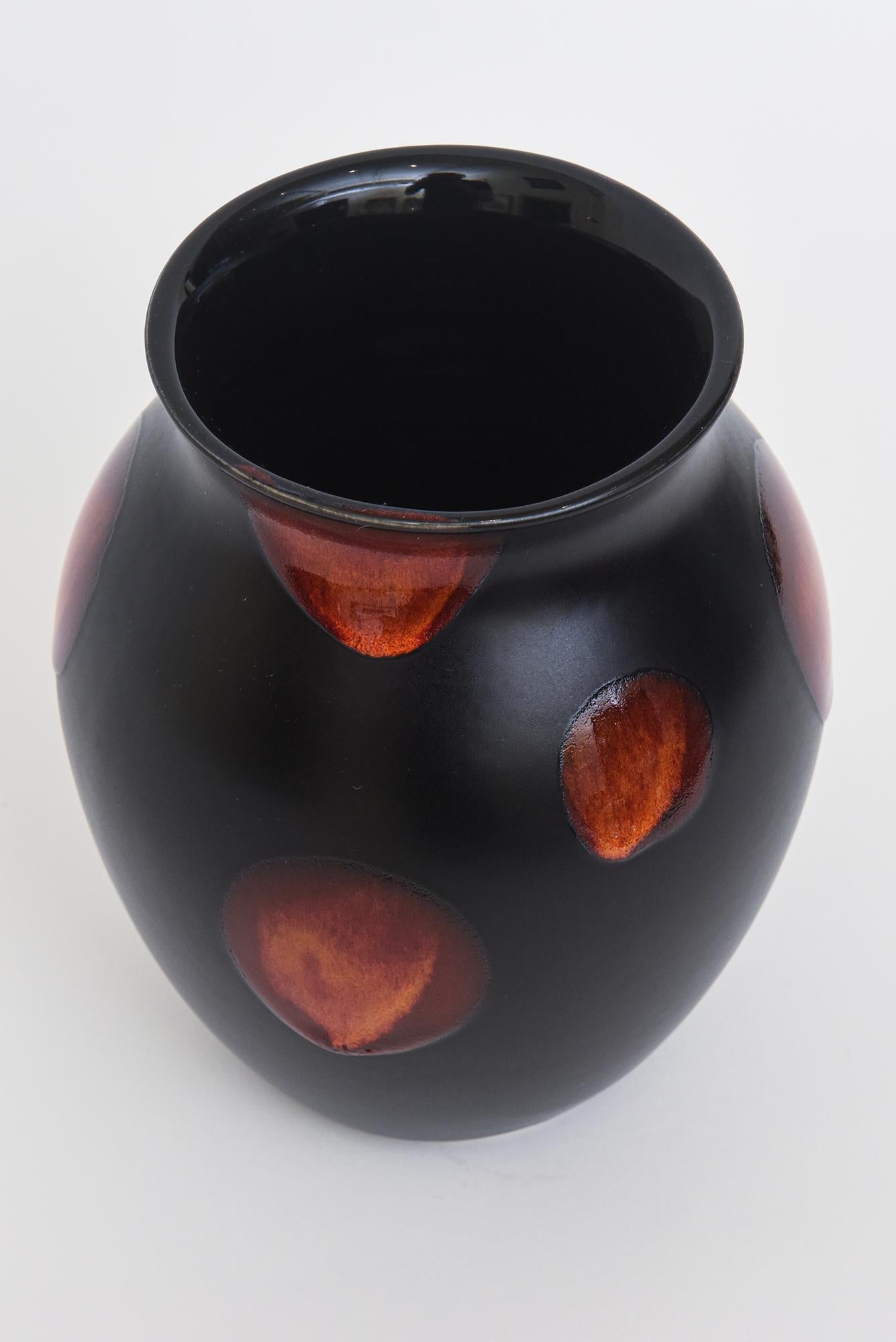 Vintage English Poole Ceramic Red and Black Abstract Vase In Good Condition For Sale In North Miami, FL