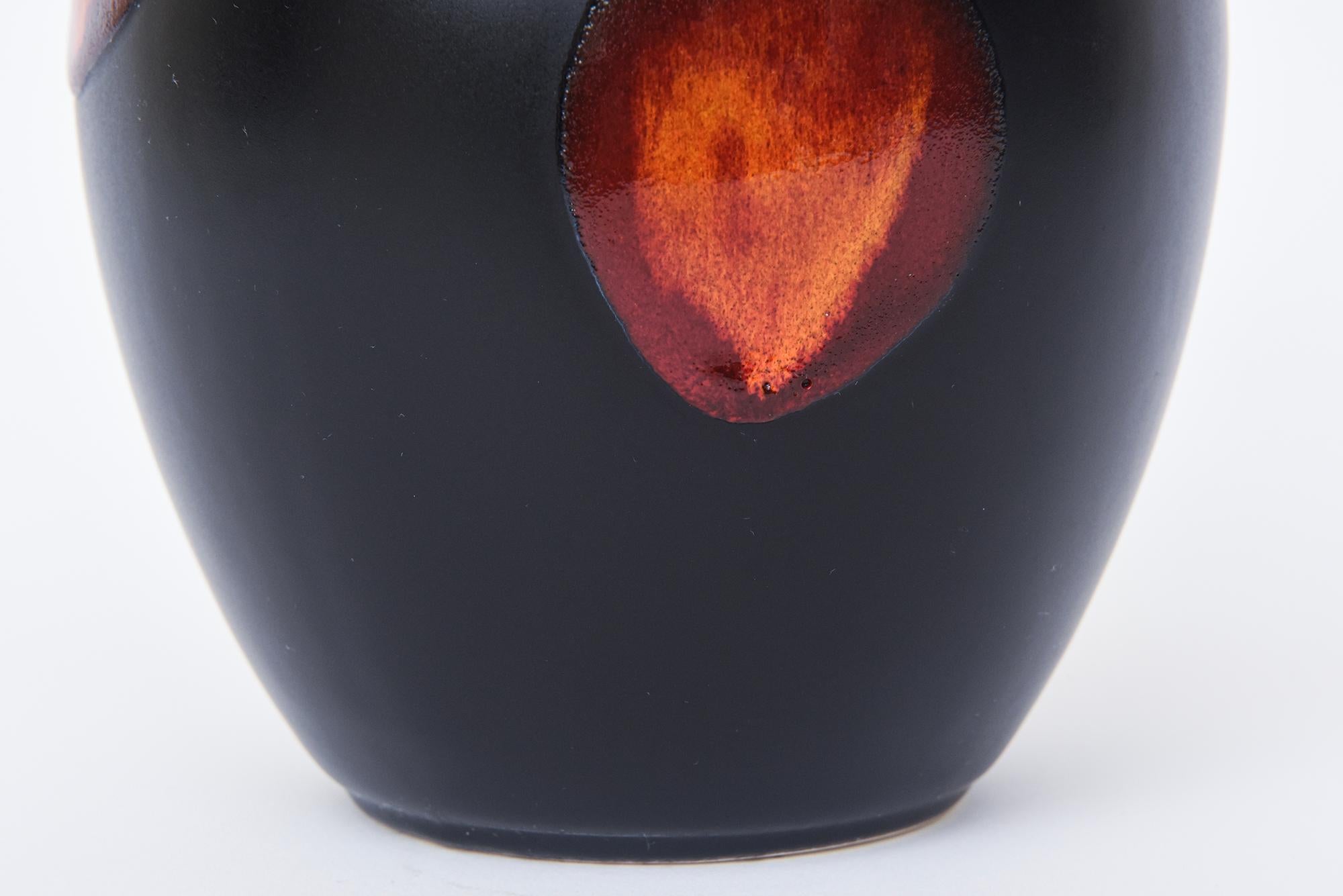 Vase abstrait vintage en céramique POOL rouge et noir en vente 1