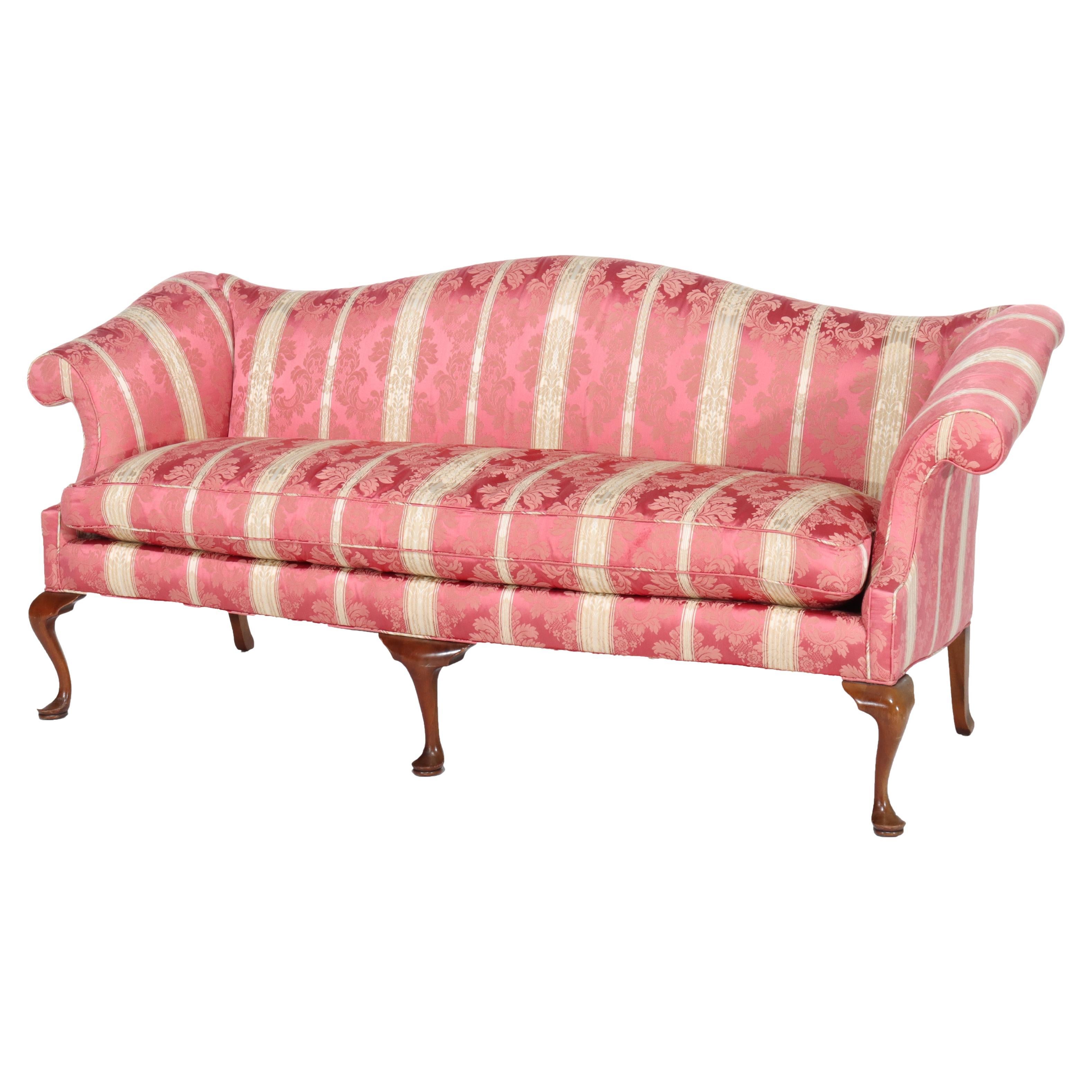 Vintage Inglés Queen Anne Camel Back Sofá 20thC en venta