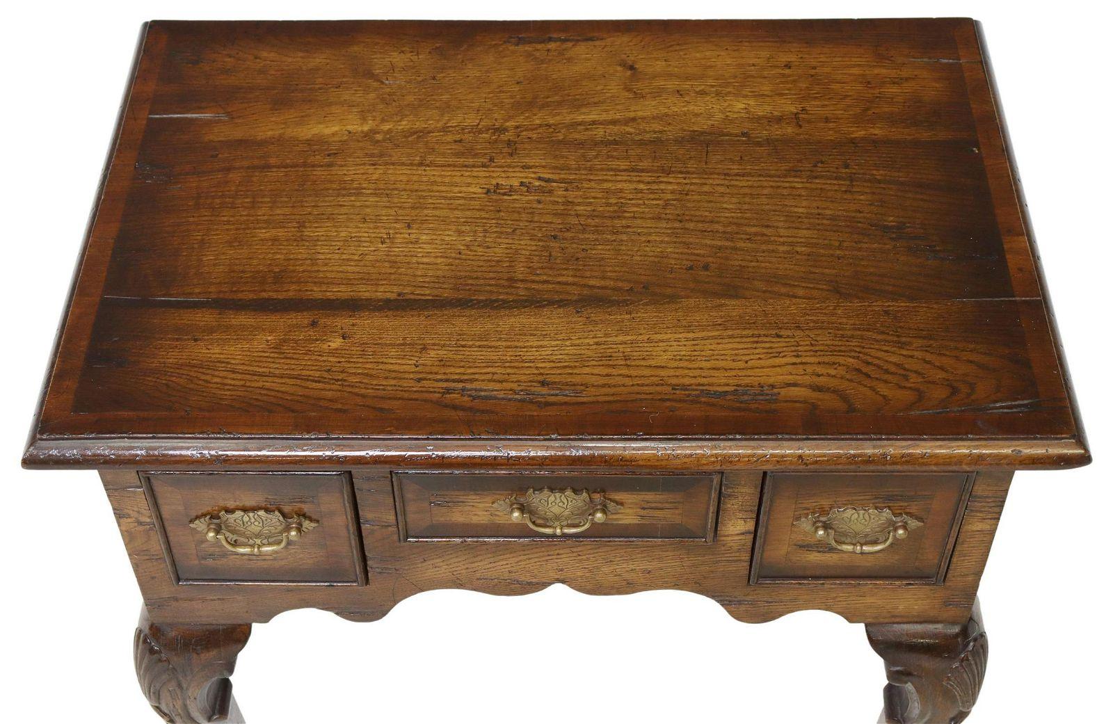 Vintage English Queen Anne Style Oak Lowboy Hall Table (Handgeschnitzt) im Angebot