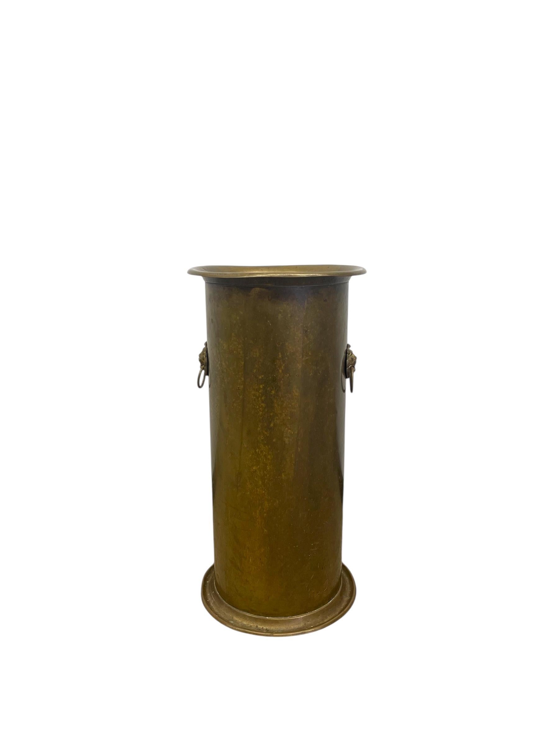 Vintage English Regency Brass Finished Lion-head Entryway Umbrella Stand In Good Condition For Sale In Seattle, WA