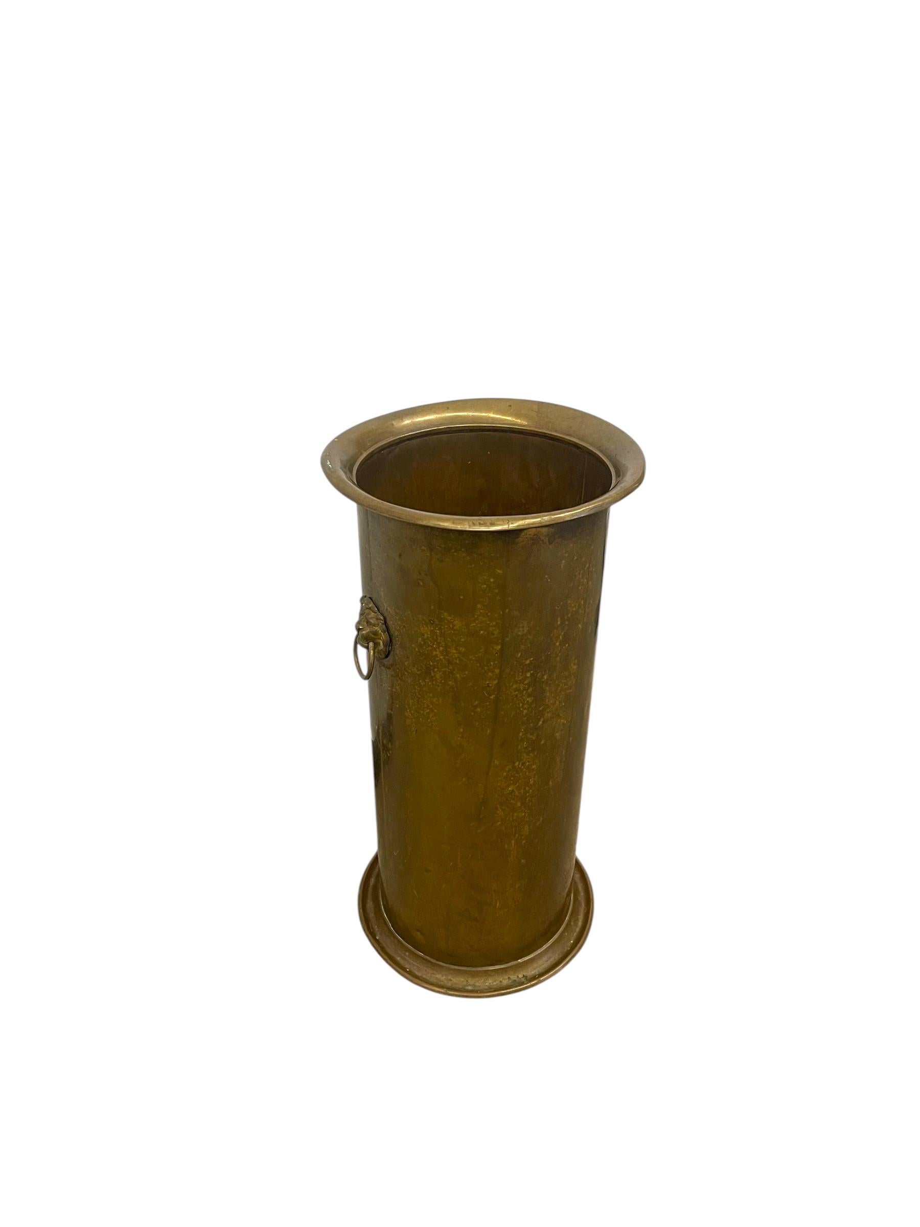 Late 20th Century Vintage English Regency Brass Finished Lion-head Entryway Umbrella Stand For Sale