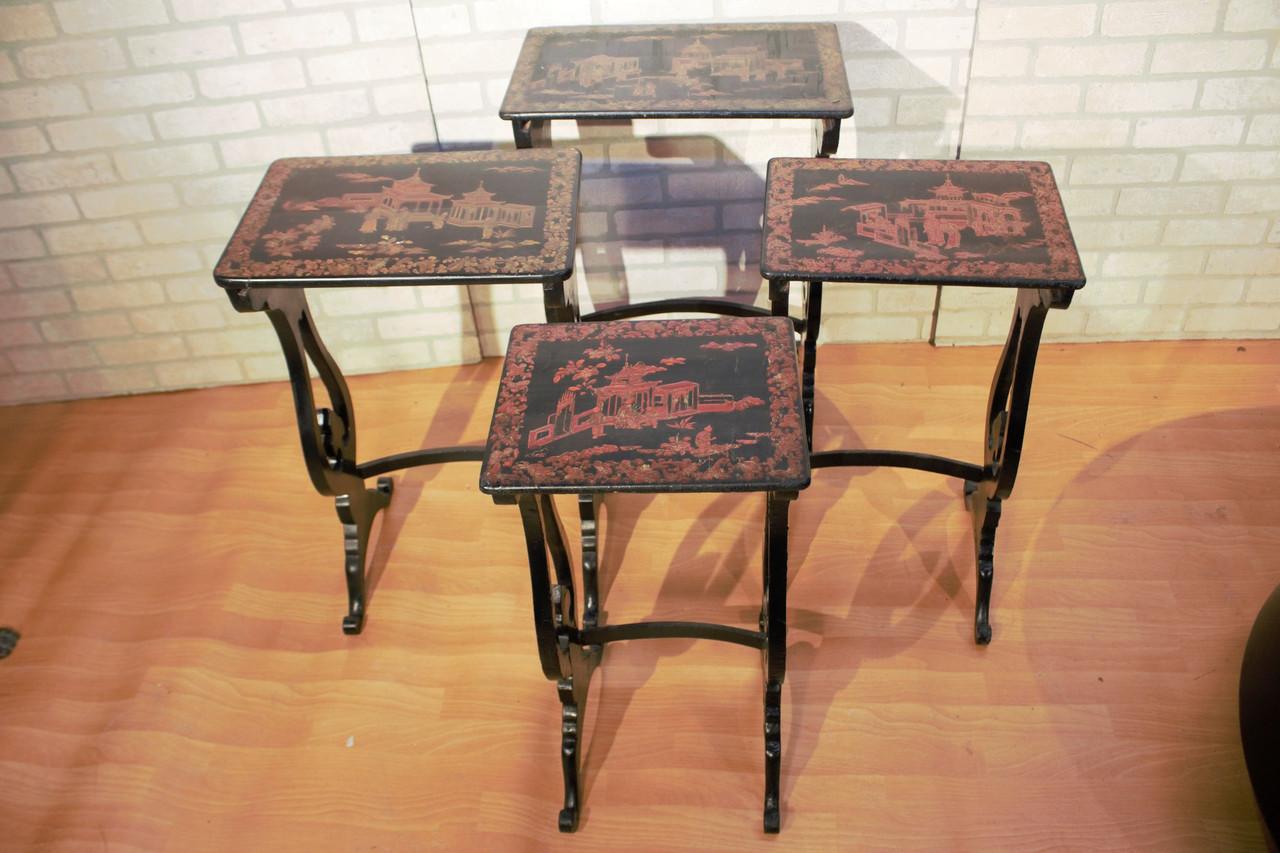 Tavolini da nido dipinti a mano della Reggenza inglese vintage - set di 4 in vendita 2