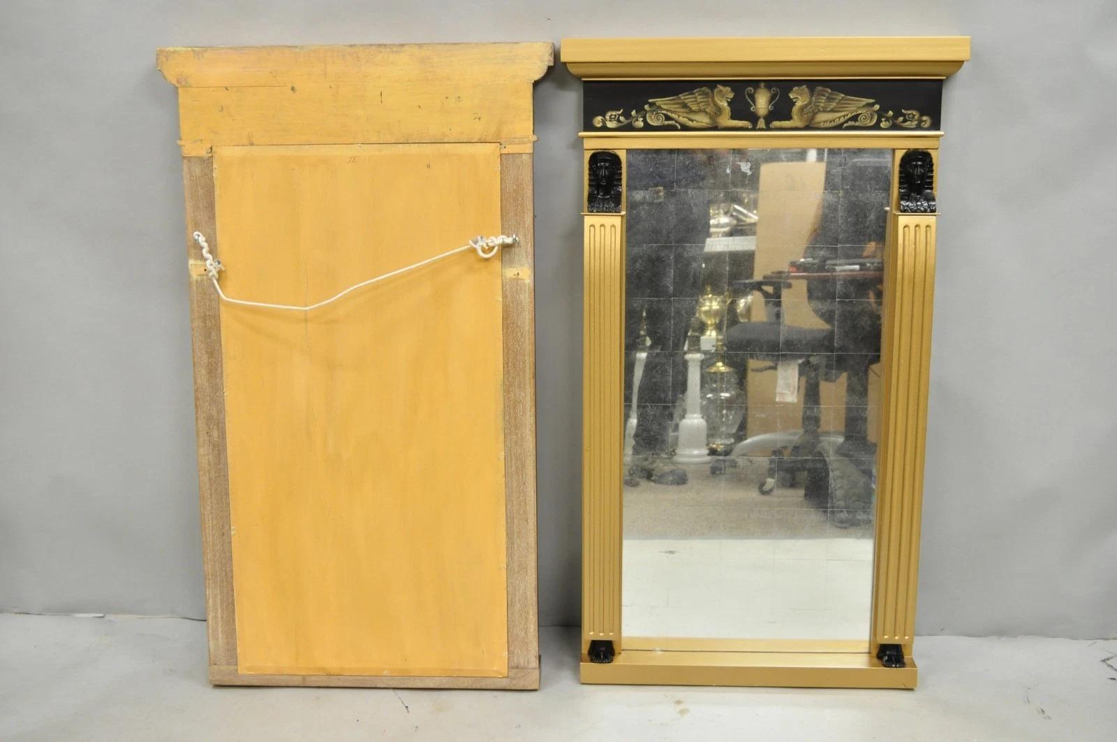 Pareja de espejos de pared dorados estilo esfinge de la época del renacimiento egipcio inglés vintage en venta 5