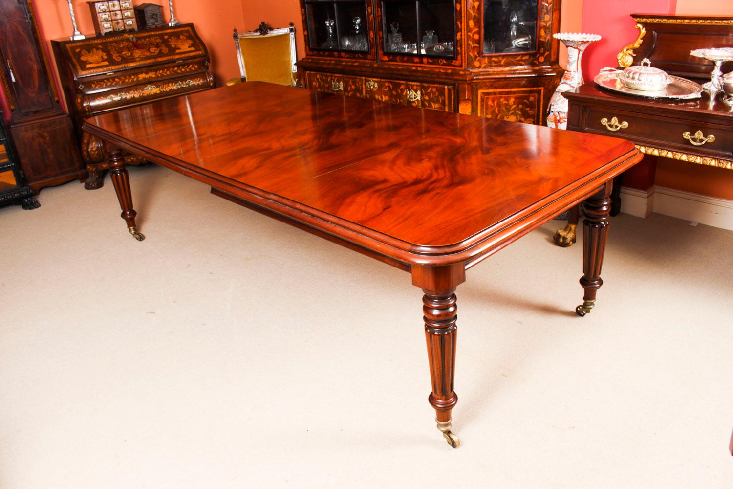 Vintage English Regency Revival Dining Table and 10 Chairs, 20th Century In Good Condition In London, GB