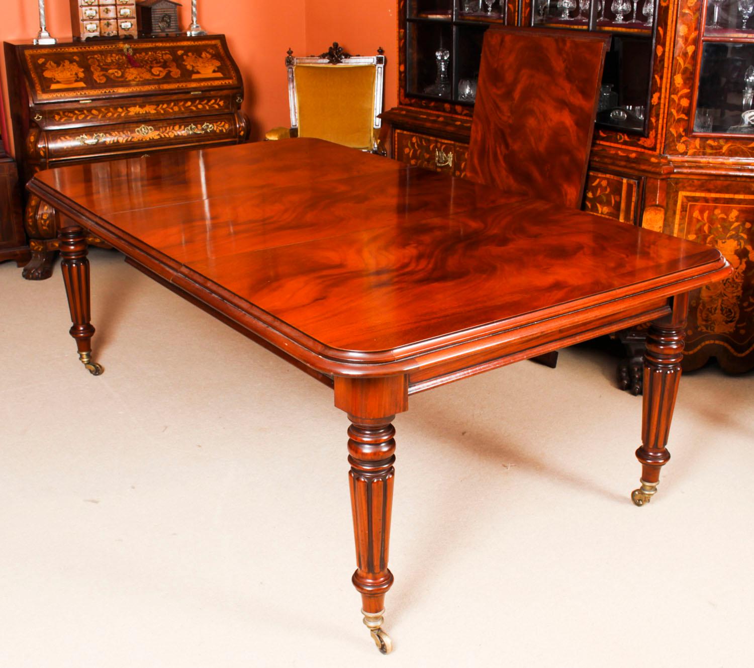 Late 20th Century Vintage English Regency Revival Dining Table and 10 Chairs, 20th Century