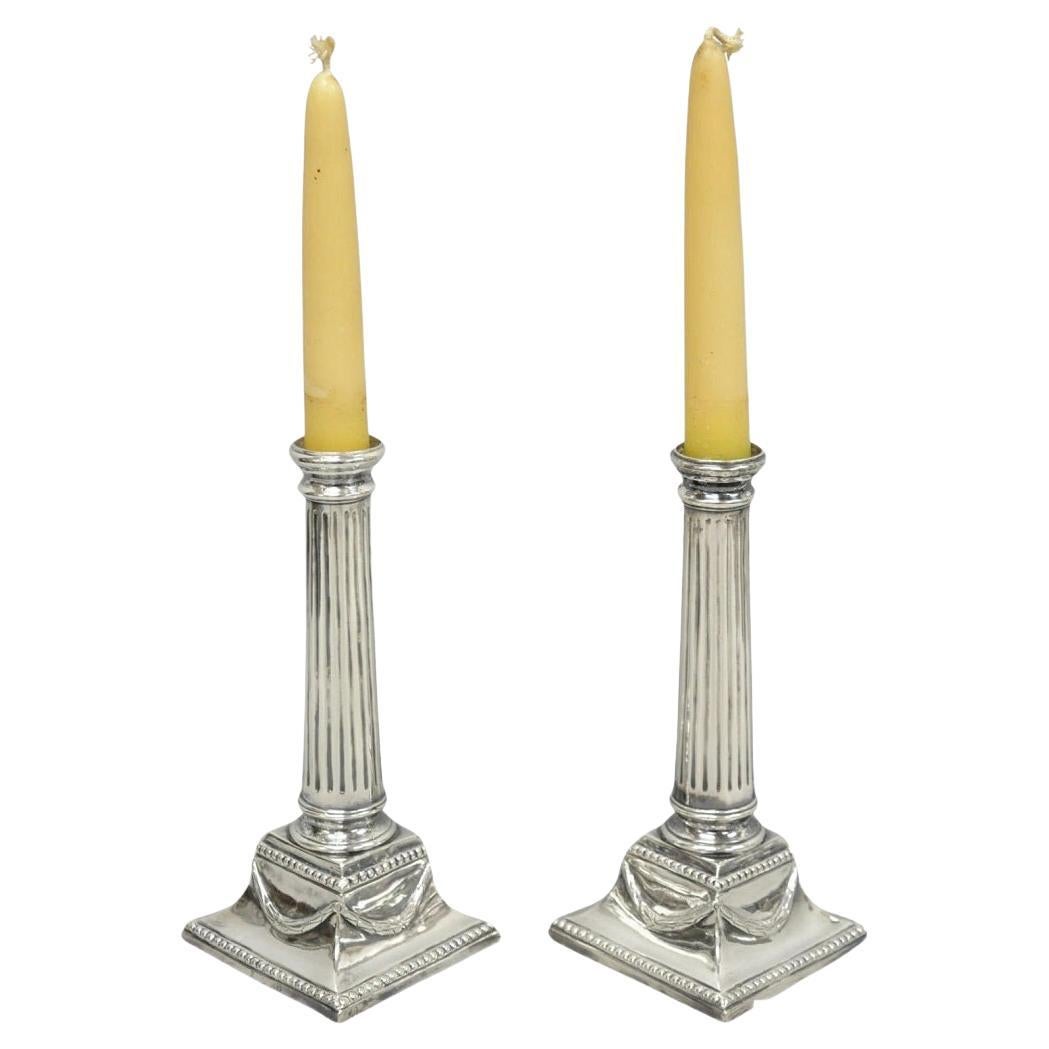 Vintage English Regency Versilbert Klassische Säule Kleine Kerzenständer - Paar im Angebot