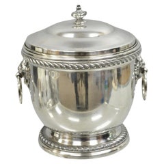 Cubitera con tapa y cabeza de león chapada en plata de la época inglesa de Poole