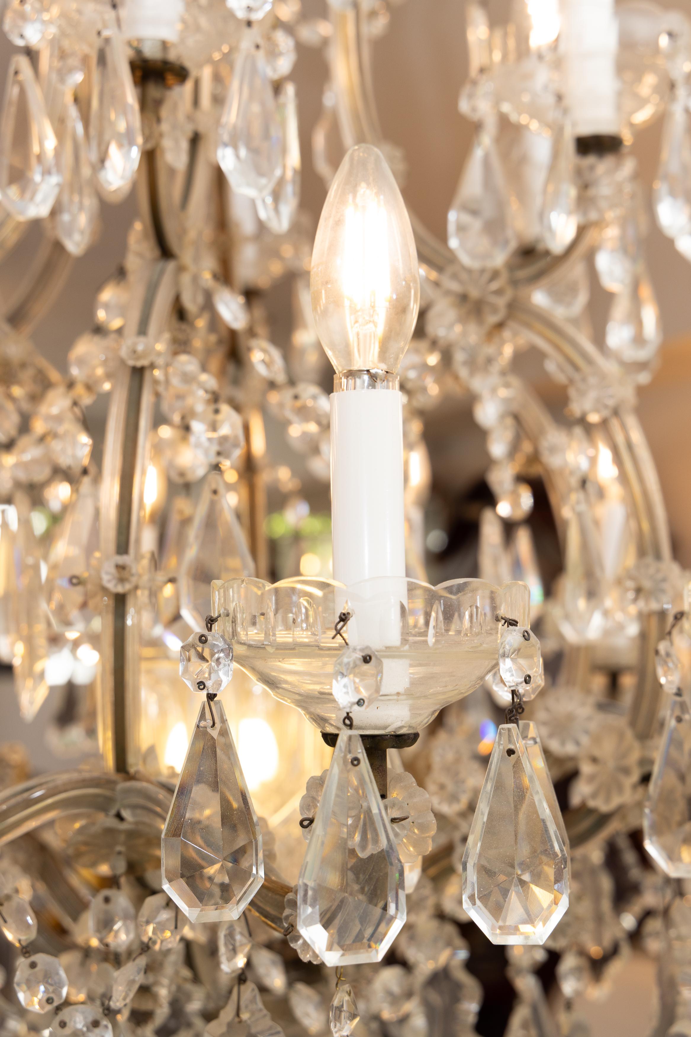Italiano Lampadario a due piani in cristallo vintage in stile Regency inglese a 16 luci in vendita