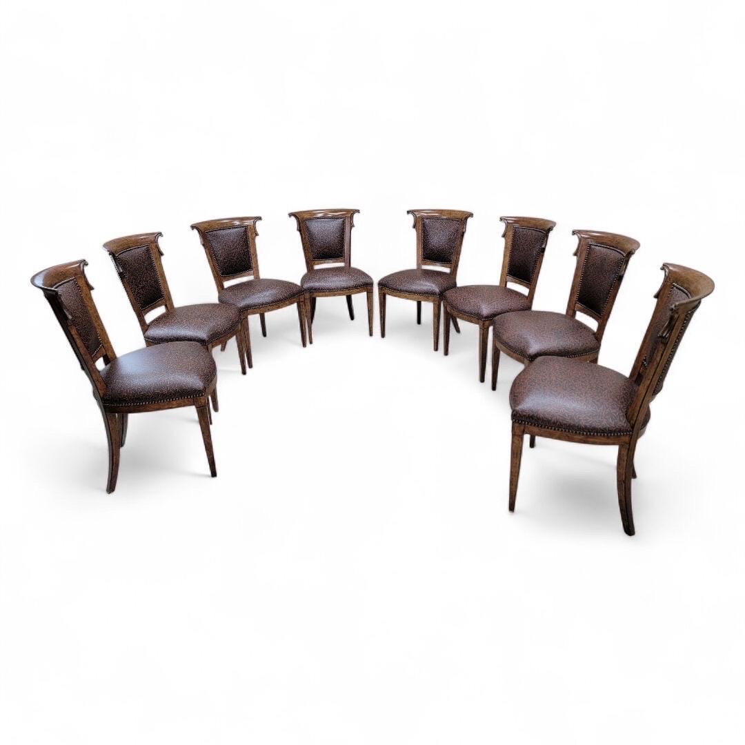 Vintage English Regency Style Eschenholz Esszimmerstühle in braunem Leder - Satz von 8 im Angebot 2