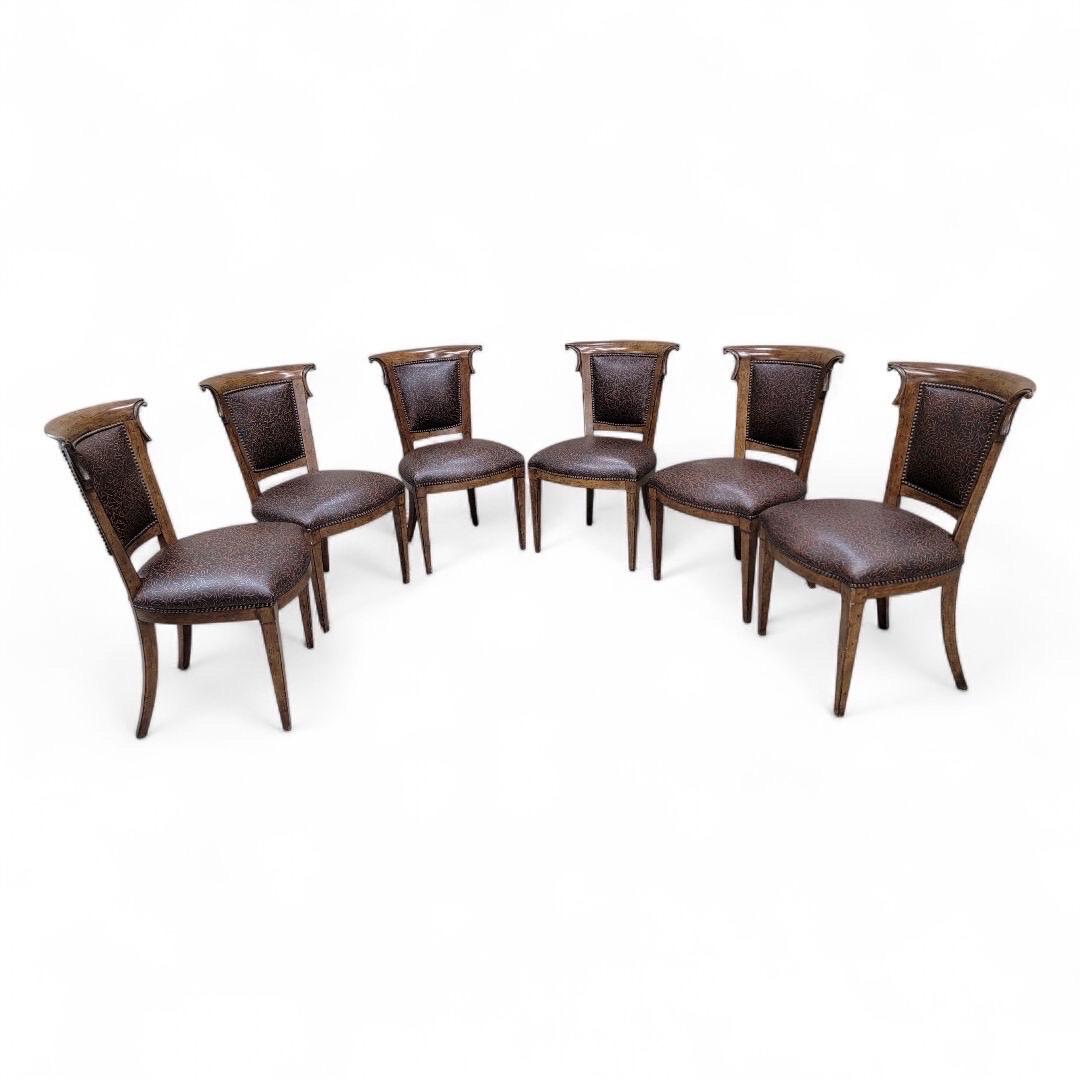Vintage English Regency Style Eschenholz Esszimmerstühle in braunem Leder - Satz von 8 im Angebot 3