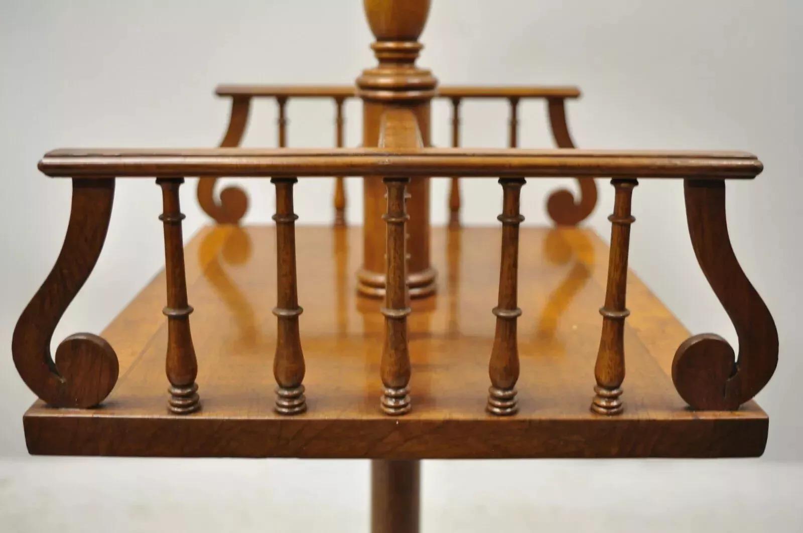 Englische Mahagoni-Stehlampe im Regency-Stil mit geschnitzter Harfe-Galerie, Vintage im Zustand „Gut“ im Angebot in Philadelphia, PA