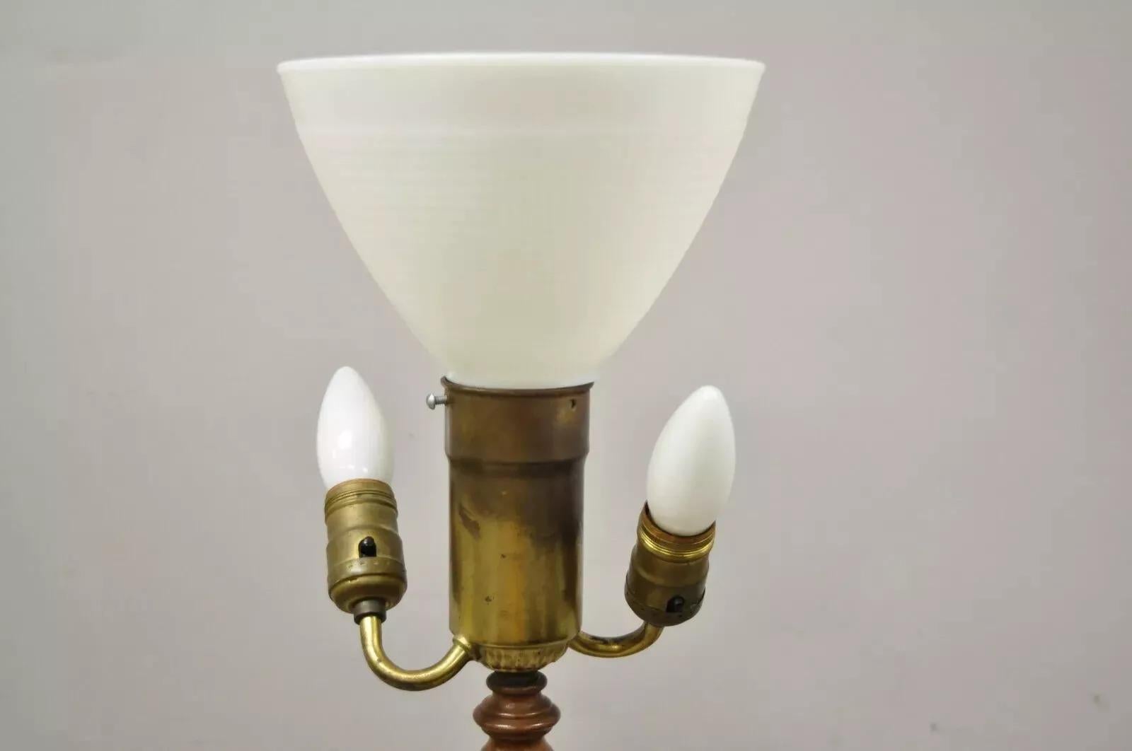 Englische Mahagoni-Stehlampe im Regency-Stil mit geschnitzter Harfe-Galerie, Vintage (20. Jahrhundert) im Angebot