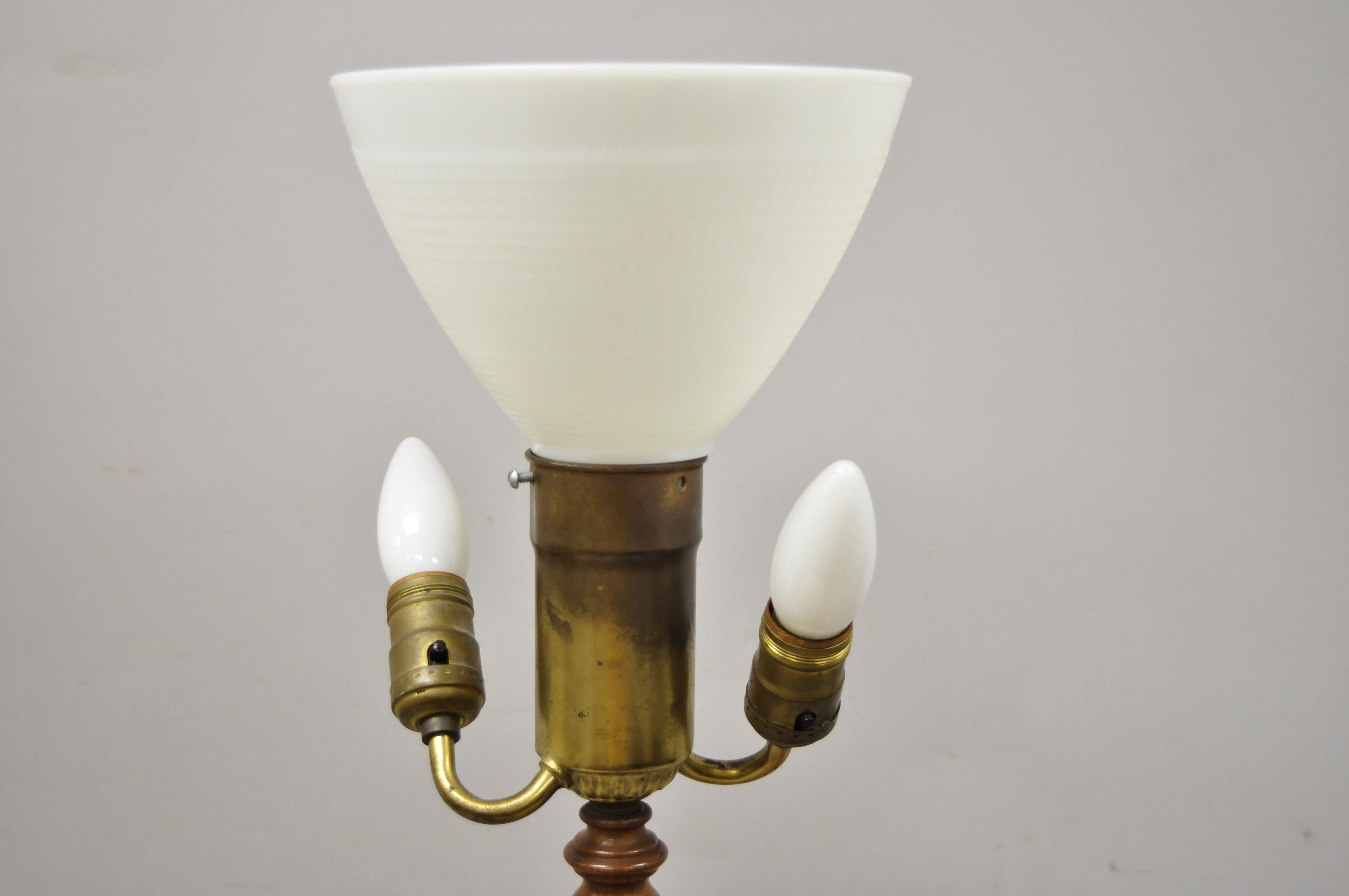 Englische Vintage-Stehtischlampe aus Mahagoni im Regency-Stil mit geschnitzter Harp-Galerie, Vintage im Angebot 3