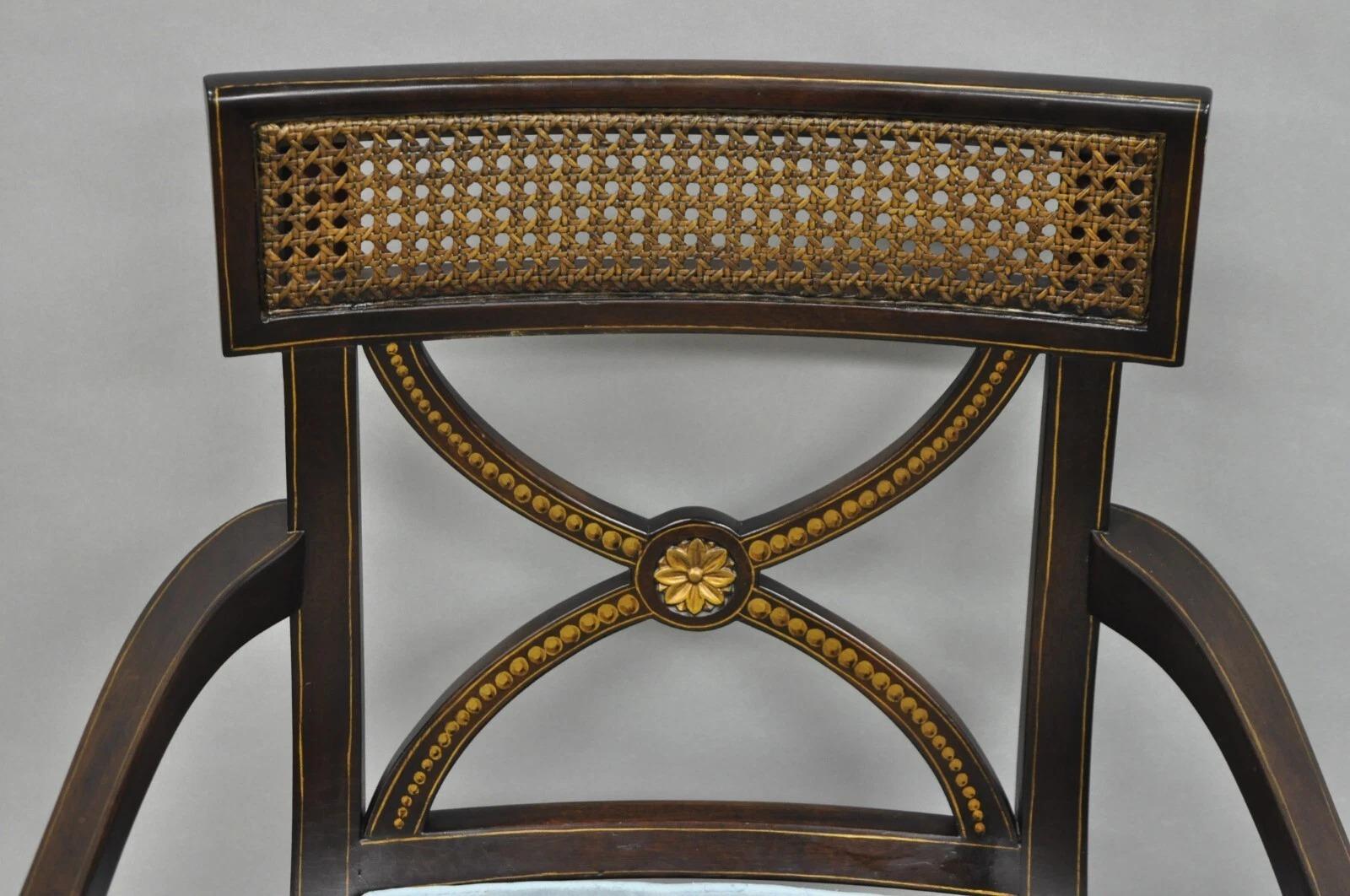 Sconosciuto Poltrone con schienale a canne in mogano con gambe a sciabola in stile Regency inglese vintage - una coppia in vendita