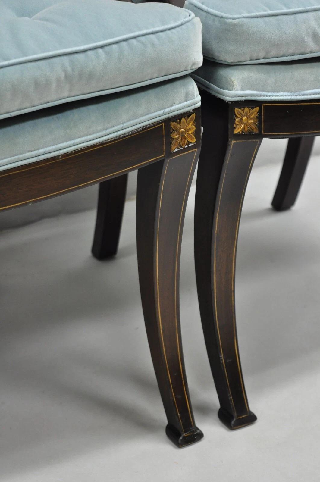 Poltrone con schienale a canne in mogano con gambe a sciabola in stile Regency inglese vintage - una coppia in vendita 1