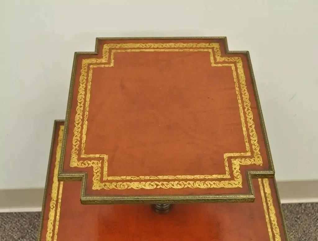 Regency Table d'appoint à deux niveaux en acajou et cuir toilé, style Régence anglaise vintage en vente