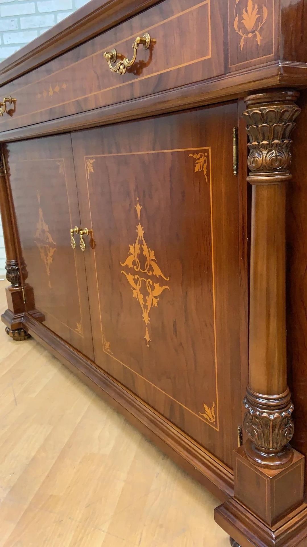 Credenza e vetrinetta in stile Regency inglese d'epoca - 2 pezzi In condizioni buone in vendita a Chicago, IL