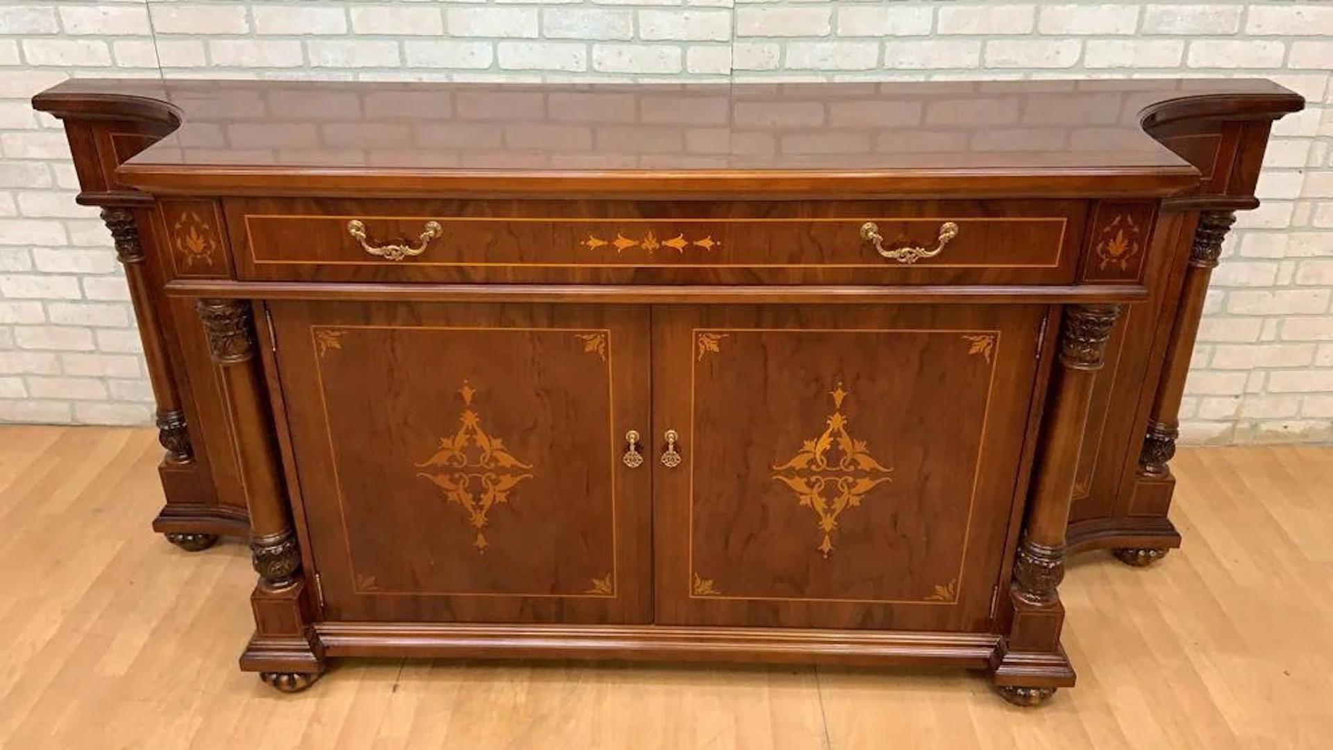 XX secolo Credenza e vetrinetta in stile Regency inglese d'epoca - 2 pezzi in vendita