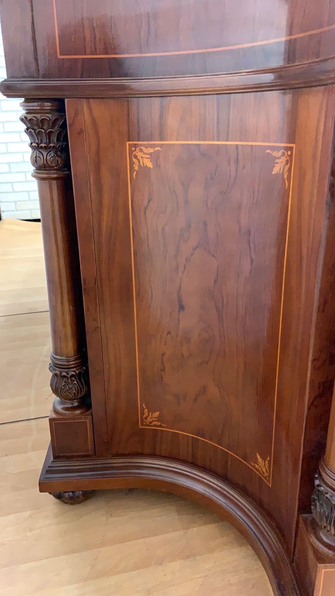 Credenza e vetrinetta in stile Regency inglese d'epoca - 2 pezzi in vendita 1
