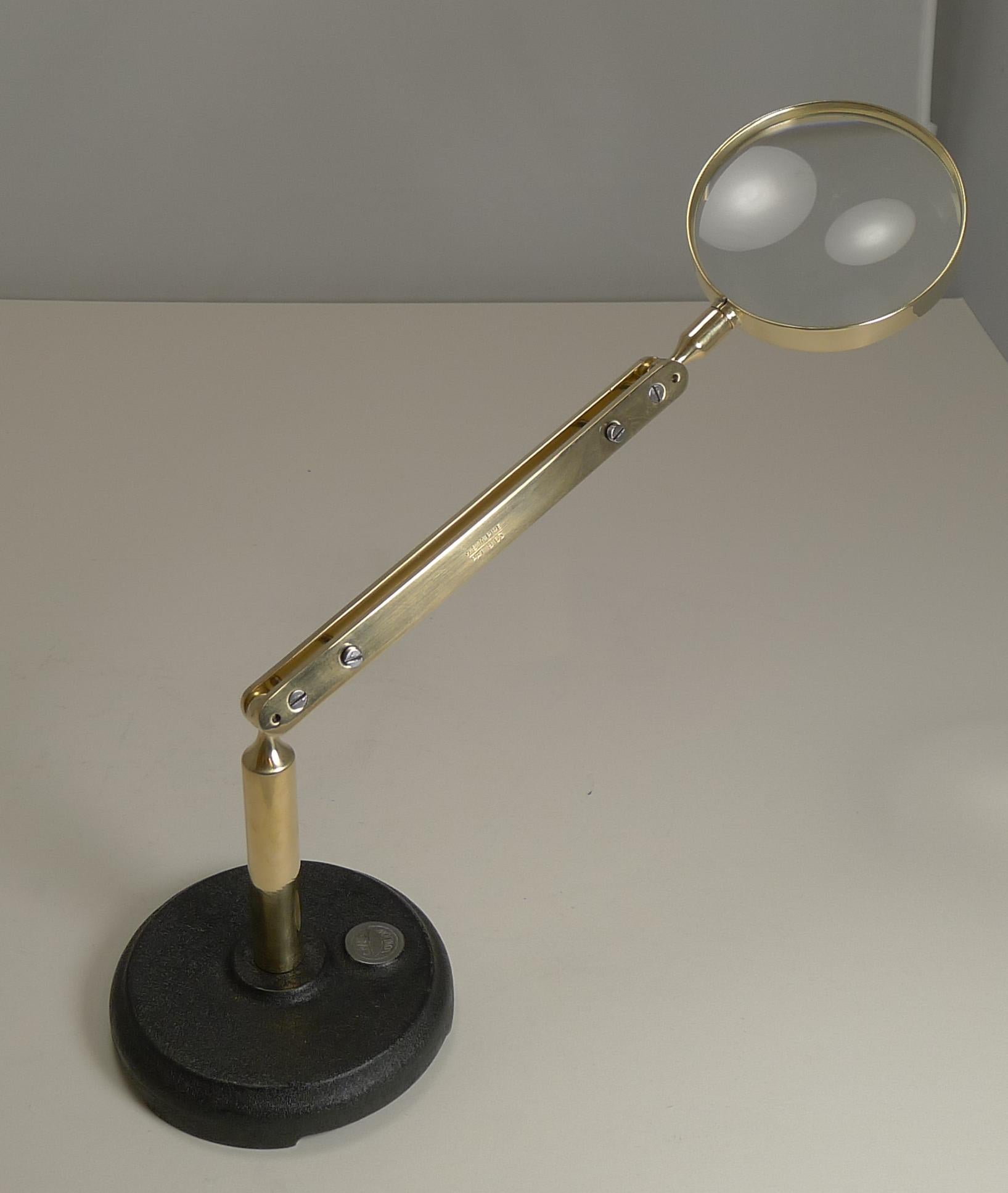 Vintage English Reticulated Magnifying Glass by C. Baker, London c.1930 In Good Condition In Bath, GB