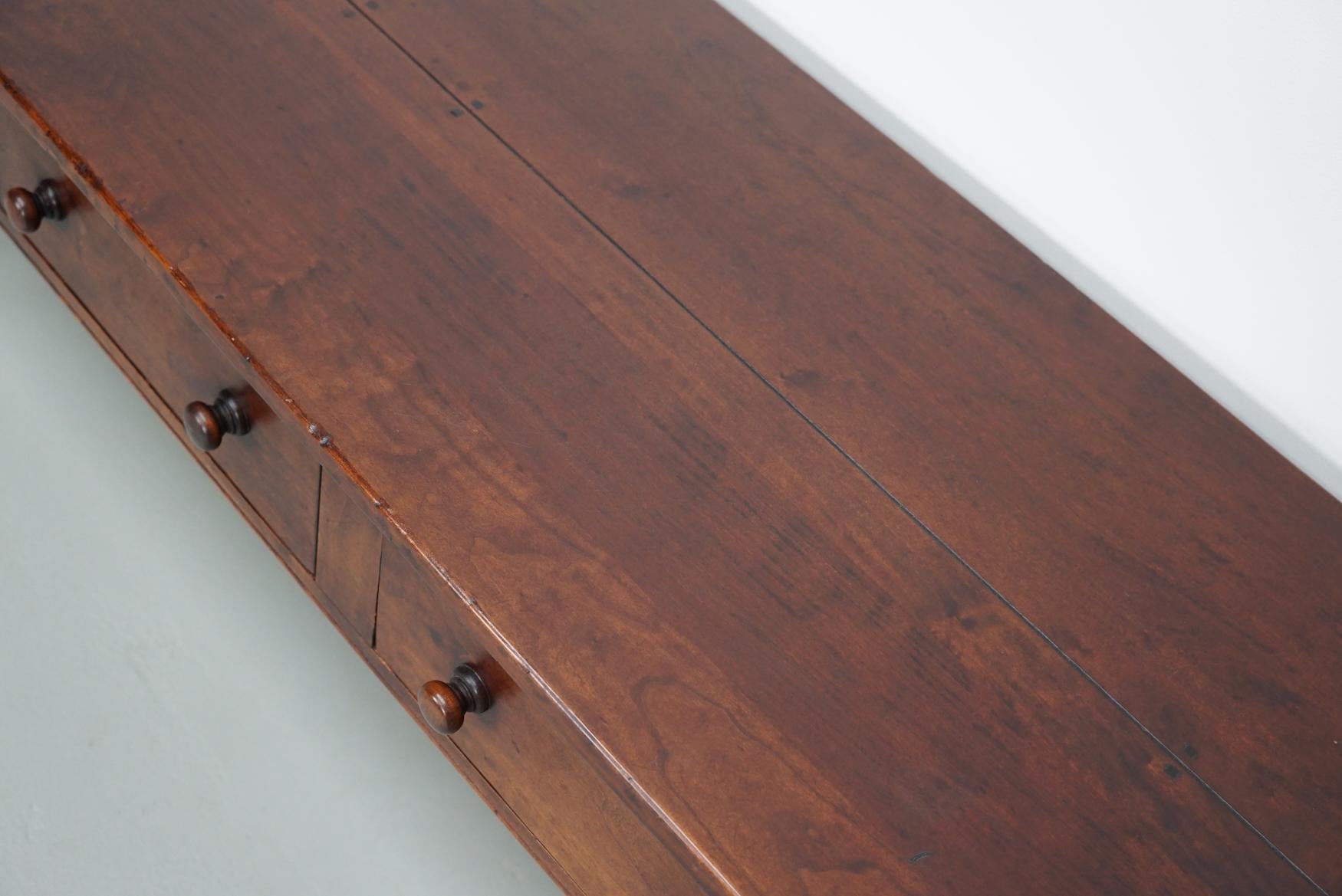 Vintage English Rustic Farmhouse Cherry Side Table, 1950s In Good Condition For Sale In Nijmegen, NL