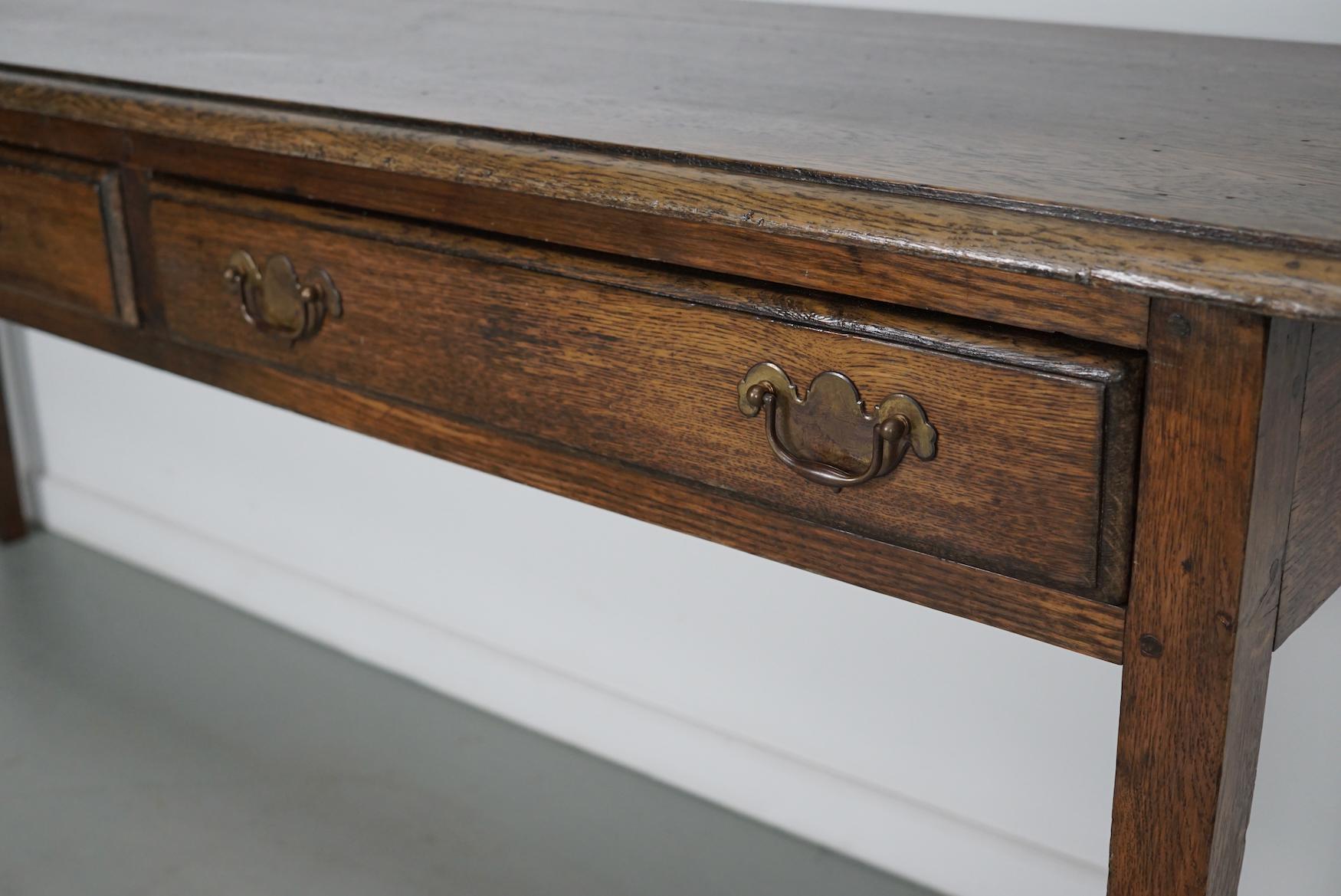 Vintage English Rustic Farmhouse Oak Side Table, 1950s In Good Condition For Sale In Nijmegen, NL