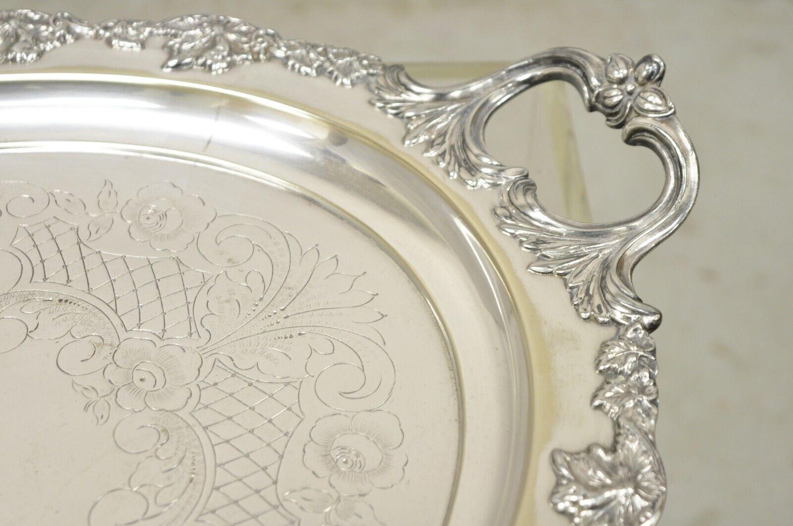 Vintage English Sheffield Silver Plated Oval Maple Leaf Serving Platter Tray In Good Condition For Sale In Philadelphia, PA