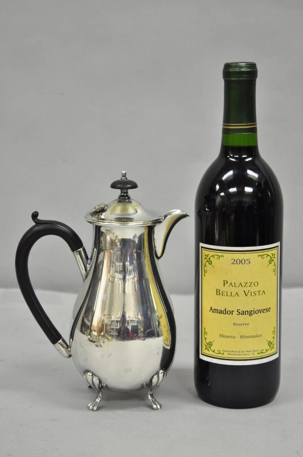 Vintage English Sheffield Victorian Silver Plated Small Coffee Tea Pot Creamer with Wooden Handle. Circa Mid 20th Century. Dimensions : 8