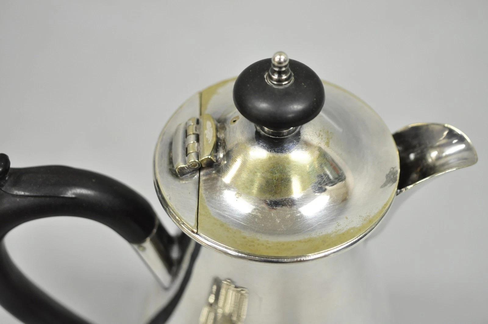 20ième siècle Vintage English Sheffield Victorian Silver Plated Small Coffee Tea Pot Creamer en vente