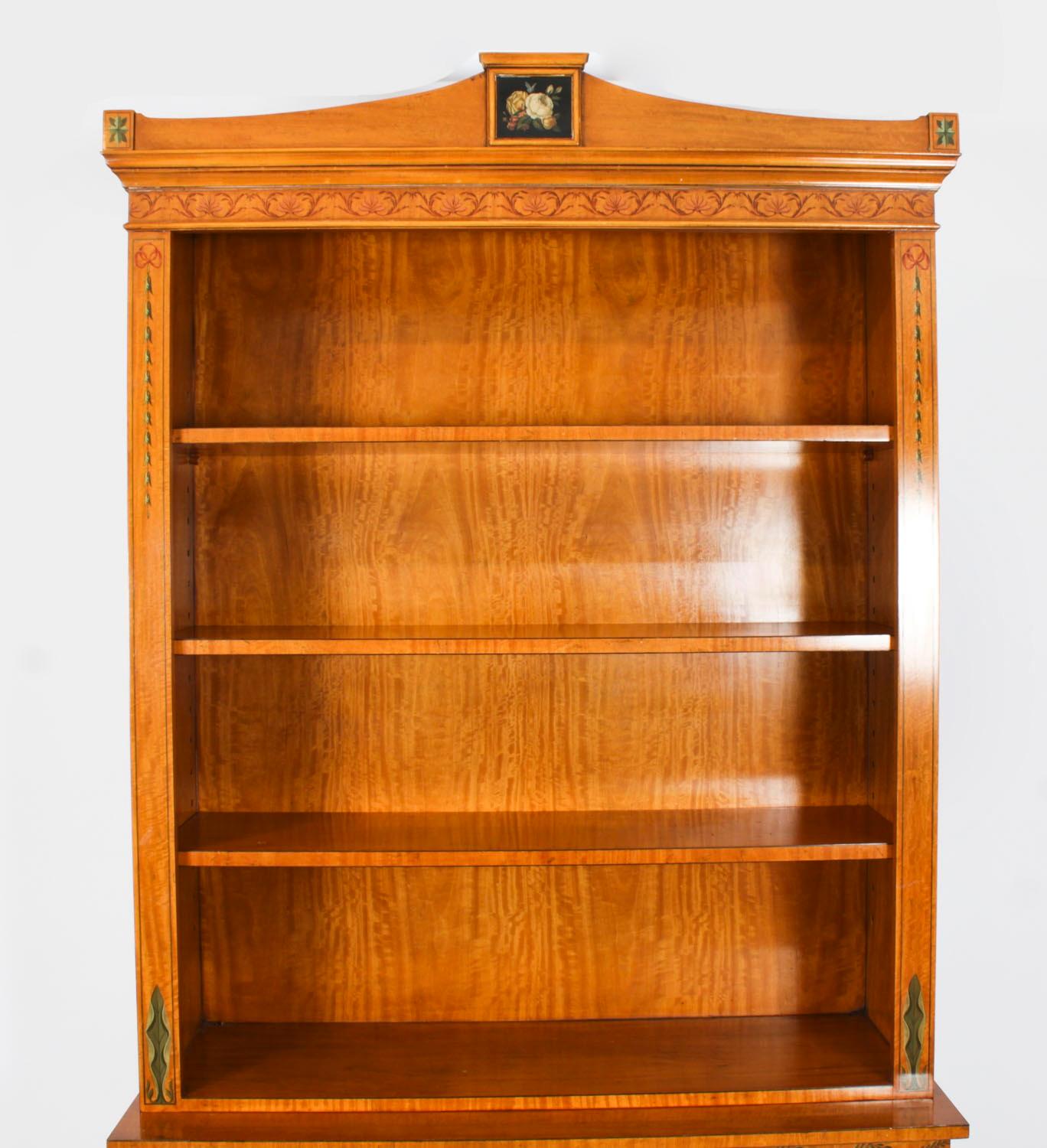 Citronnier Bibliothèque ouverte anglaise de style Sheraton Revival en bois de satin 20ème siècle en vente