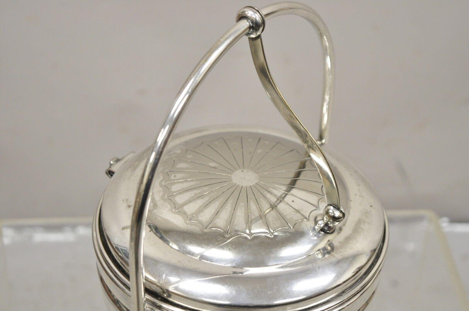Vintage English Sheridan Silver Plated Reticulated Hinge Lid Ice Bucket In Good Condition For Sale In Philadelphia, PA