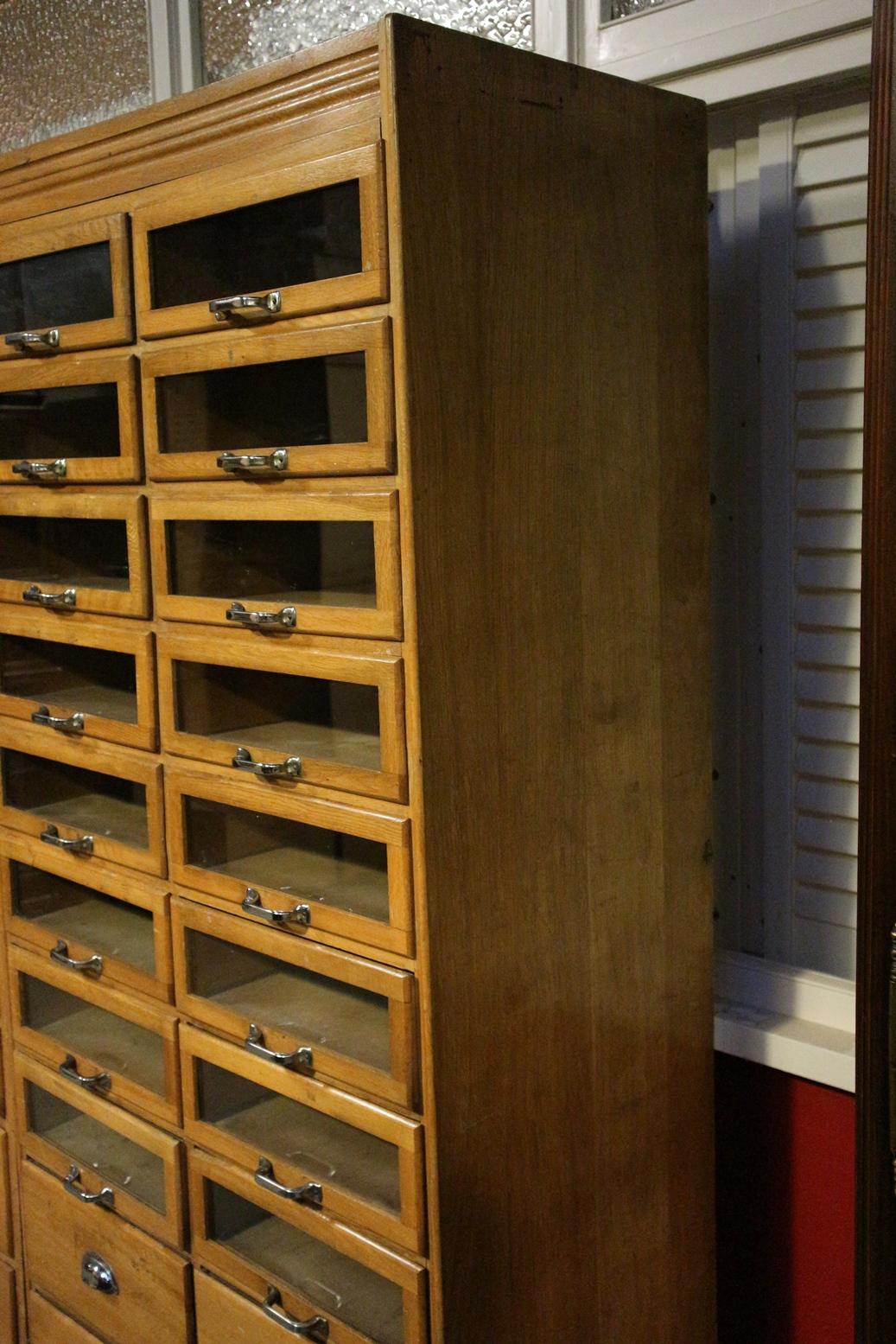 Vintage English Shop Cabinet or Display Case with 60 Drawers In Good Condition In Eindhoven, NL