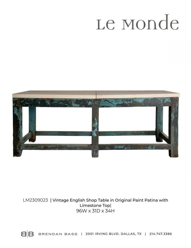 Englischer Ladentisch in Originallack-Patina mit Kalksteinplatte im Angebot 1