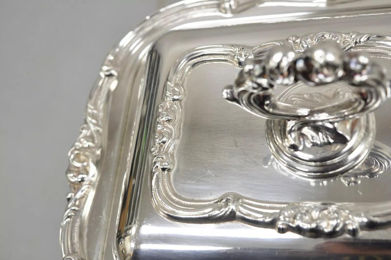Vintage English Silver Mfg Co Plato para servir doble con cubierta plateada en Bueno estado para la venta en Philadelphia, PA