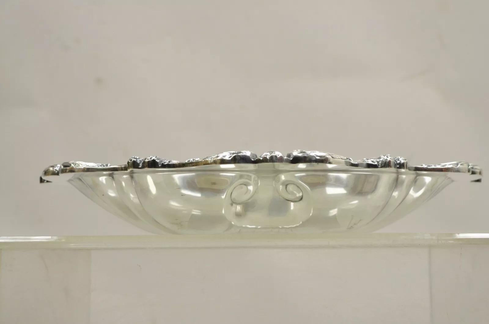 Plaqué argent Vintage English Silver MFG Victorian Silver Plated Large Clam Shell Dish Dish Bowl (bol en forme de coquillage) en vente
