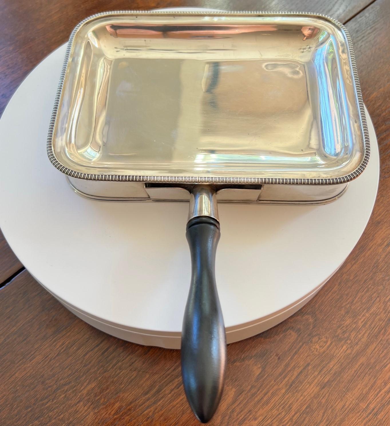 Metà XX secolo Silent Butler inglese d'argento d'epoca con coperchio rimovibile e manico ebanizzato in vendita