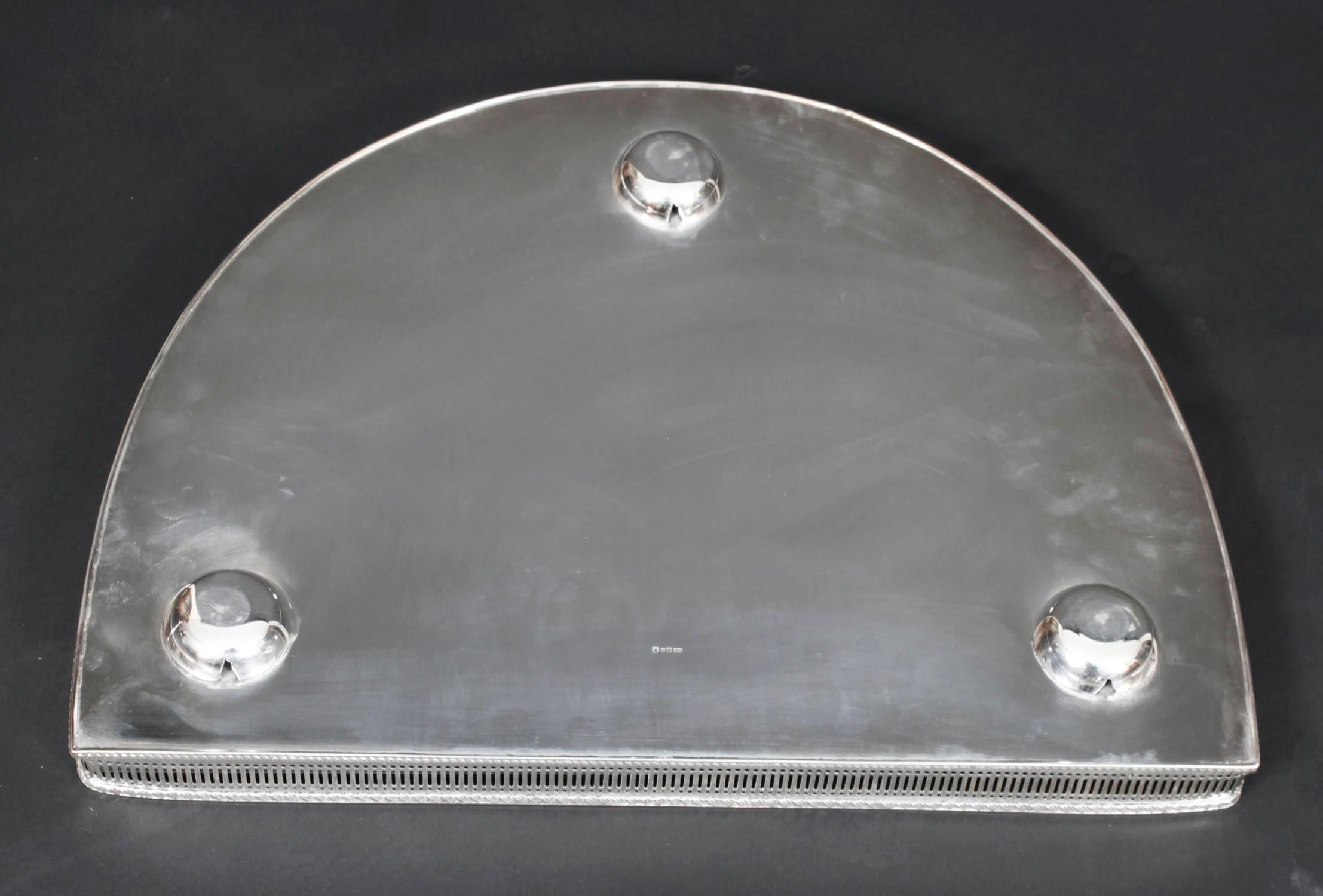 Bandeja plateada inglesa vintage de 3 piezas con espejo Siglo XX en venta 6