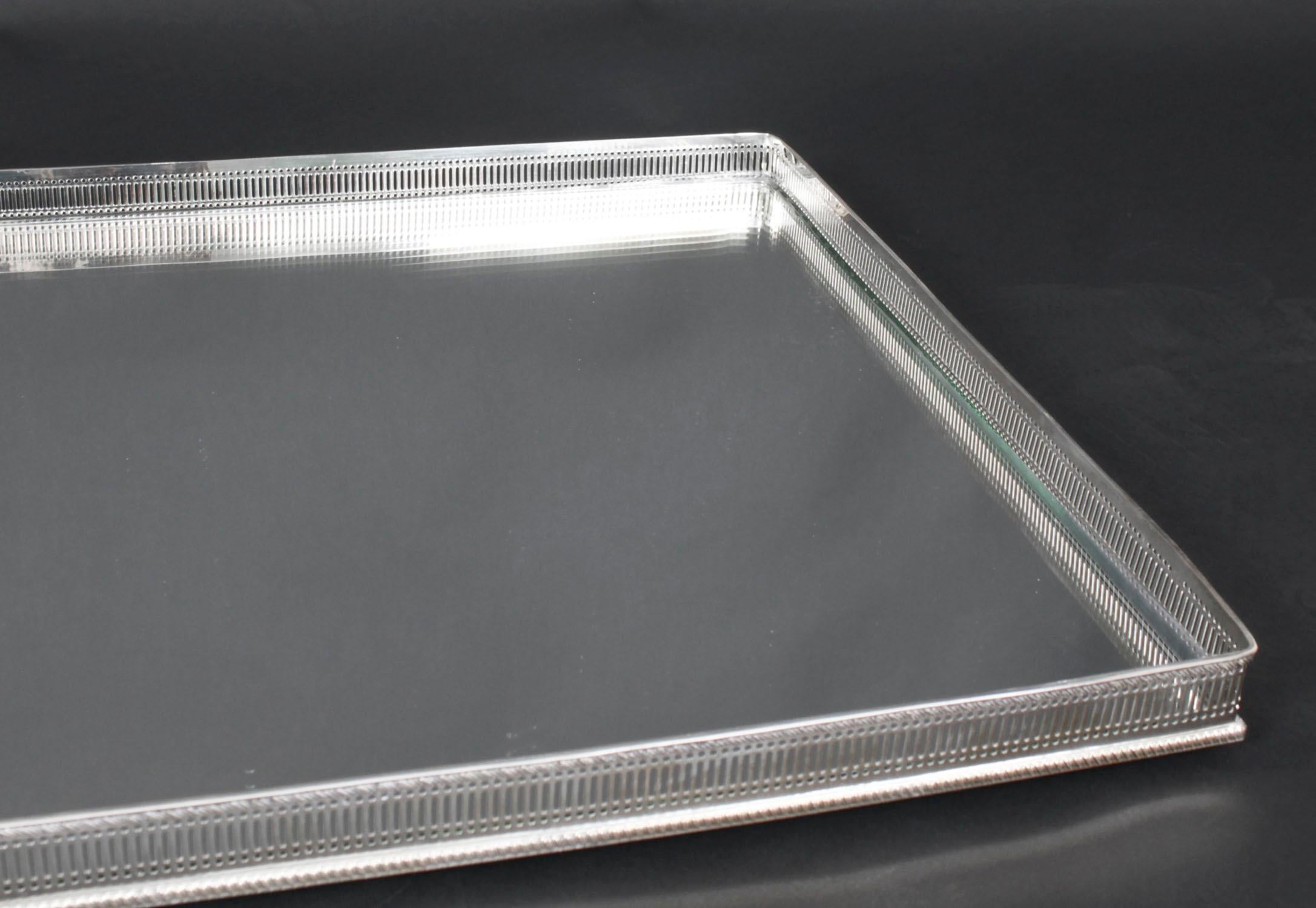 Bandeja plateada inglesa vintage de 3 piezas con espejo Siglo XX Victoriano en venta