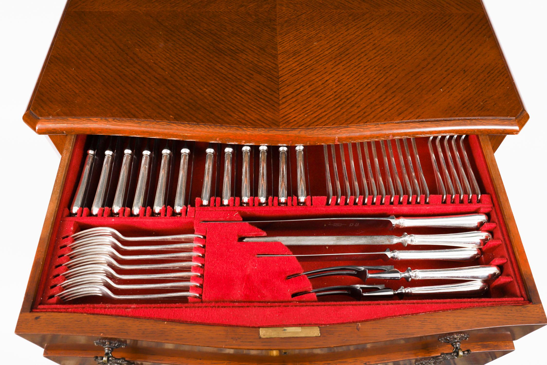 Vintage By Silver Plated Cased 110 Piece Canteen Cutlery 20ème siècle en vente 10